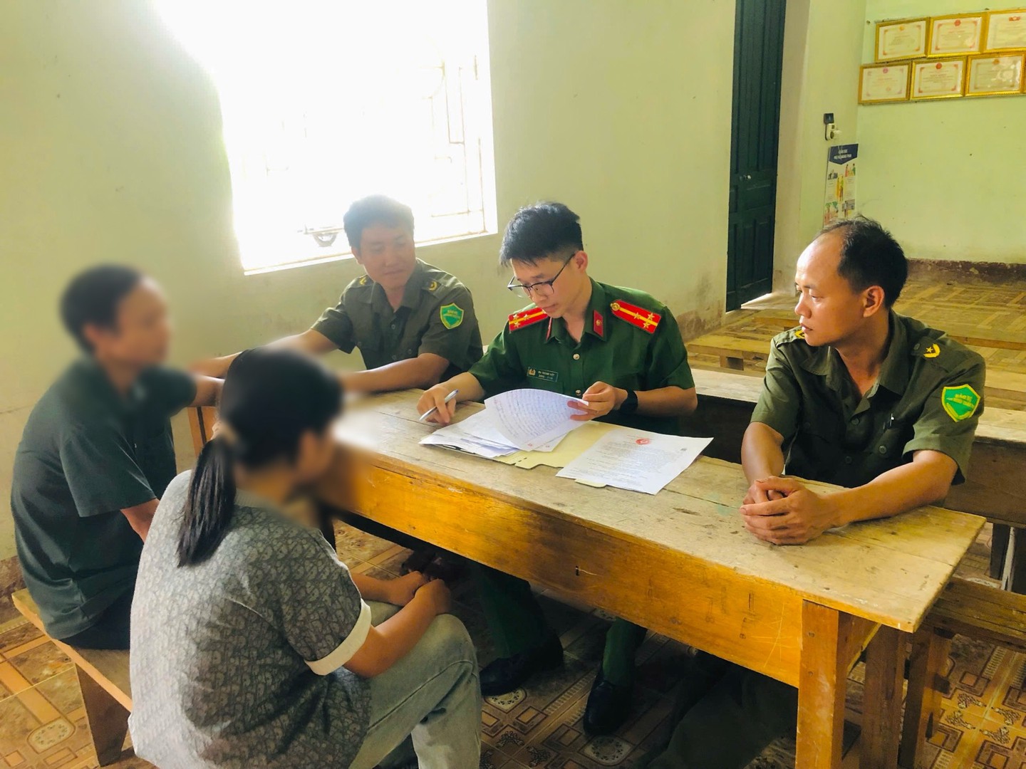 KỊP THỜI PHÁT HIỆN, NGĂN CHẶN 05 THIẾU NIÊN BỎ NHÀ ĐI TÌM “VIỆC NHẸ LƯƠNG CAO”