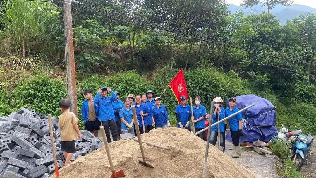 Tuổi trẻ thôn Thác Tăng chung tay hỗ trợ hộ nghèo xây dựng nhà ở