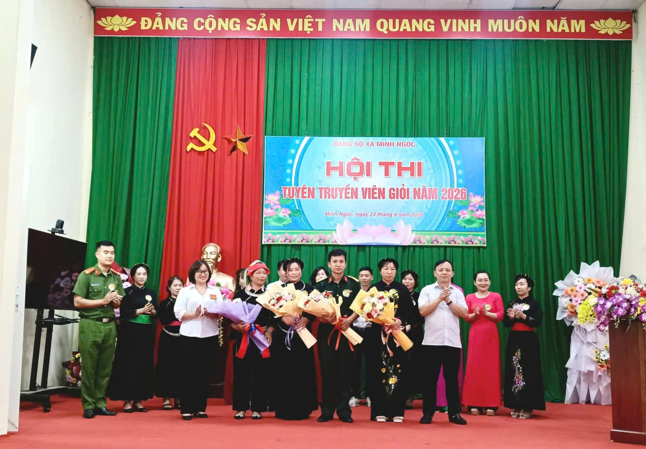 ảnh tặng hoa khuyến khích.jpg