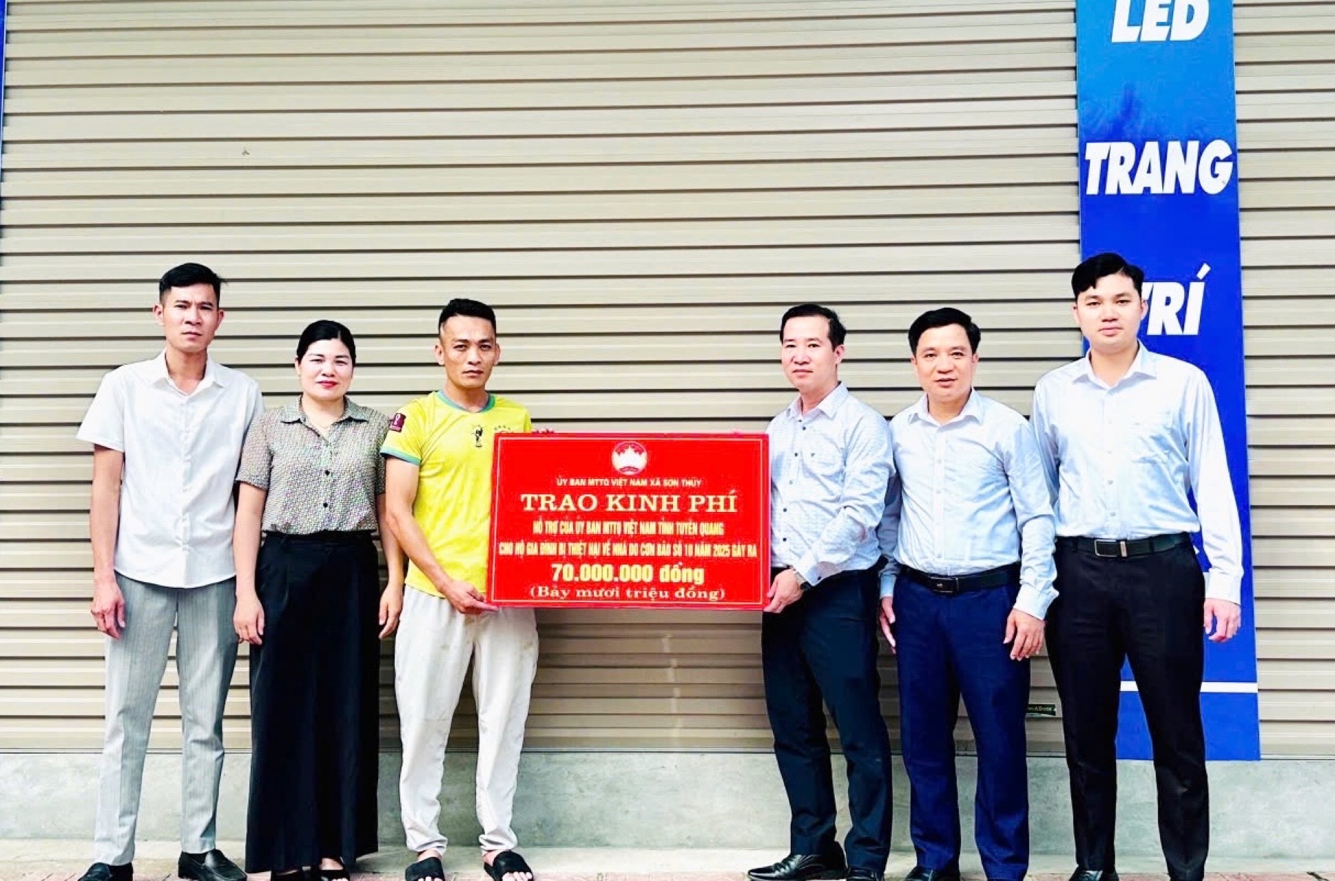 Chương trình hỗ trợ nhân dân bị ảnh hưởng thiên tai do Cơn bão số 10 năm 2025 trên địa bàn tỉnh Tuyên Quang nói chung, xã Sơn Thủy nói riêng hộ dân không may bị ảnh hưởng cơn bão gây chập điện cháy toàn bộ căn nhà và tài sản. 