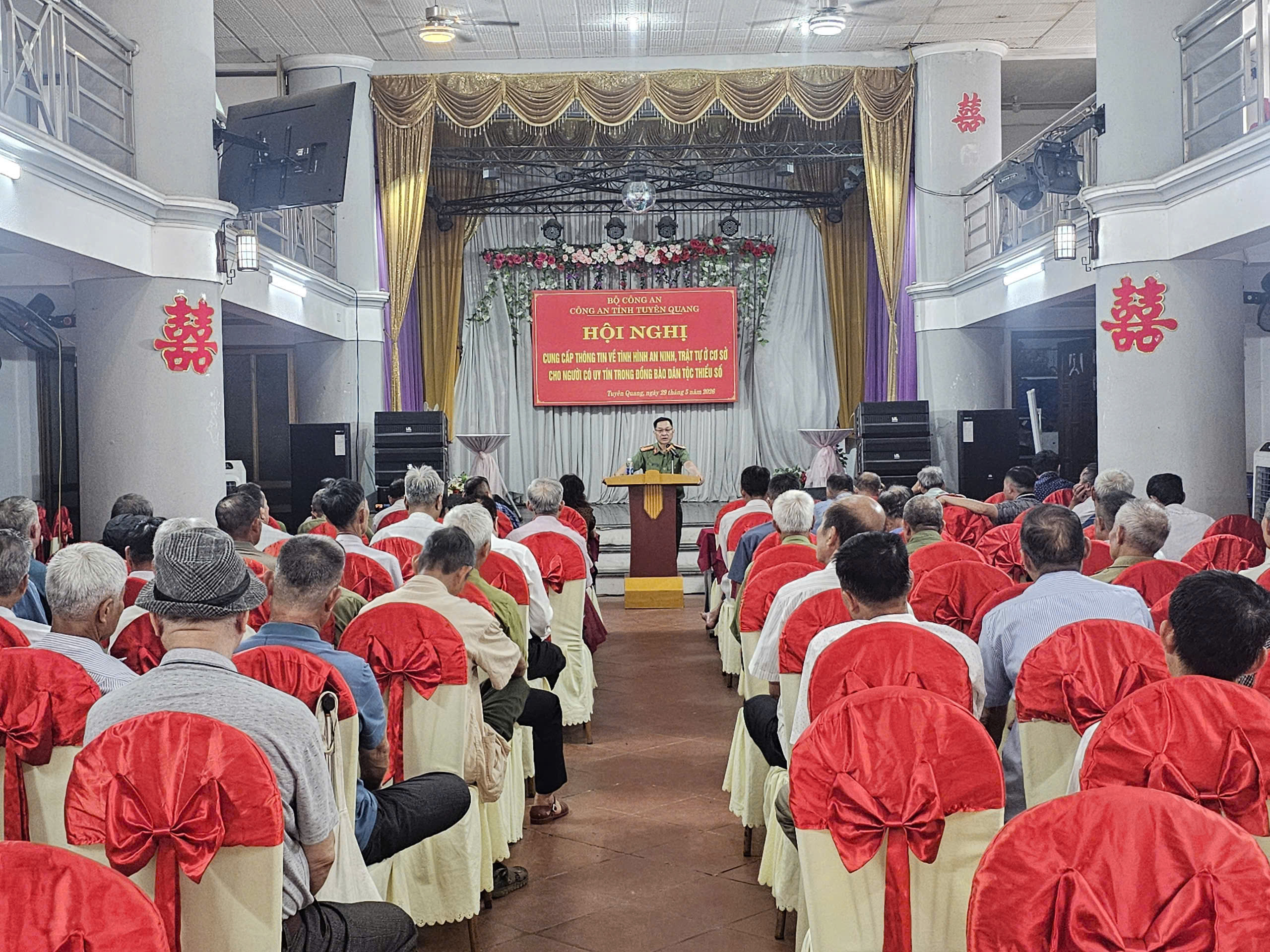 PHÒNG AN NINH NỘI ĐỊA TỔ CHỨC HỘI NGHỊ TẬP HUẤN, CUNG CẤP THÔNG TIN VỀ TÌNH HÌNH ANTT CHO NGƯỜI CÓ UY TÍN TRONG ĐỒNG BÀO DTTS