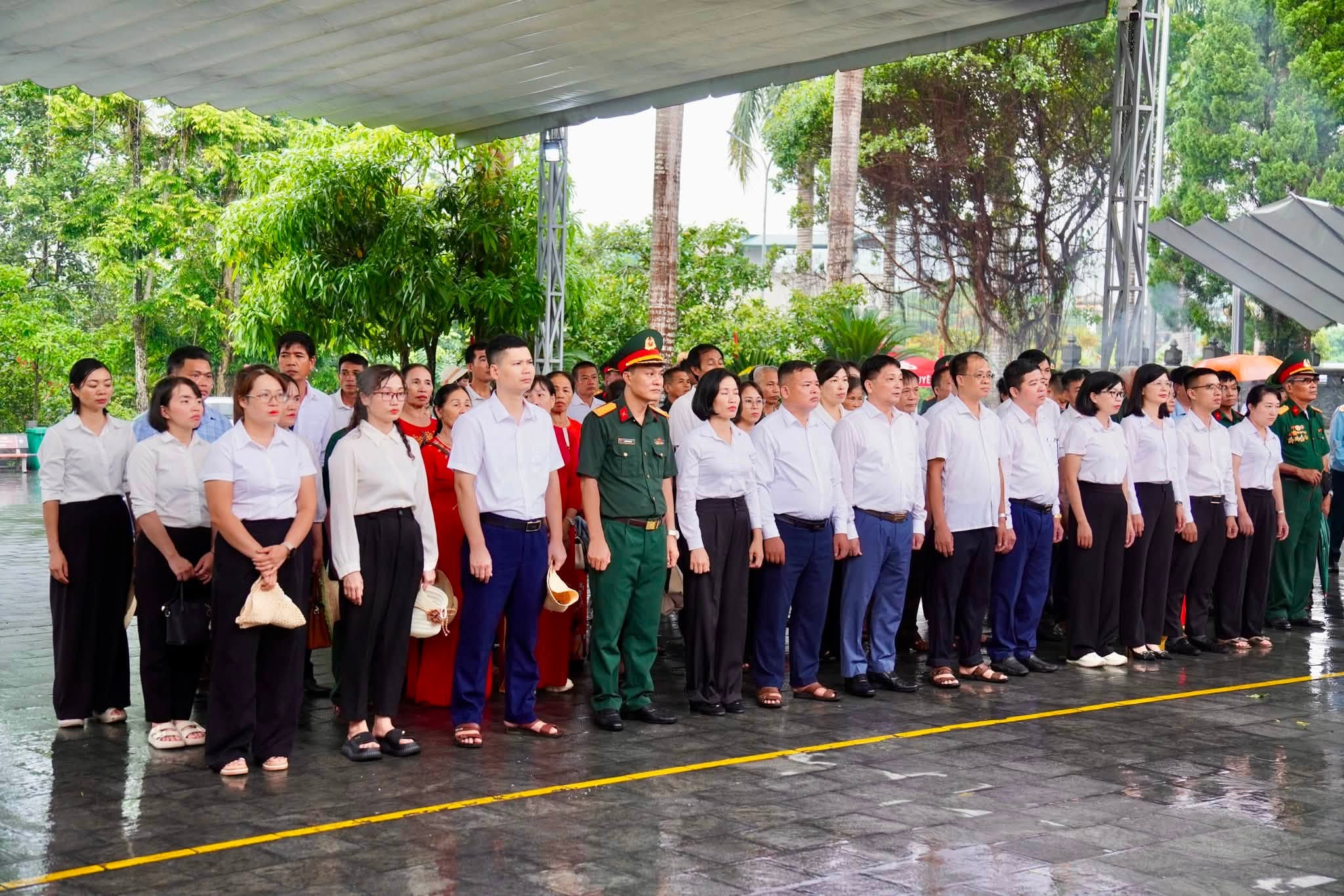 Xã Sơn Dương tổ chức dâng hương tại Nghĩa trang Liệt sỹ Quốc gia Vị Xuyên