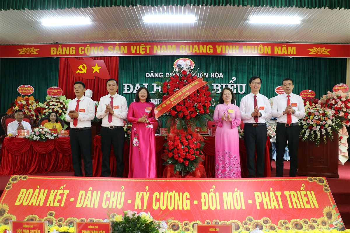 Đồng chí Lý Thị Lan, Ủy viên Ban Thường vụ Tỉnh uỷ, Trưởng đoàn ĐBQH tỉnh: Xã Thuận Hoà phải tập trung nâng cao hiệu năng, hiệu lực, hiệu quả hoạt động trong điều kiện thực hiện mô hình chính quyền địa phương 2 cấp