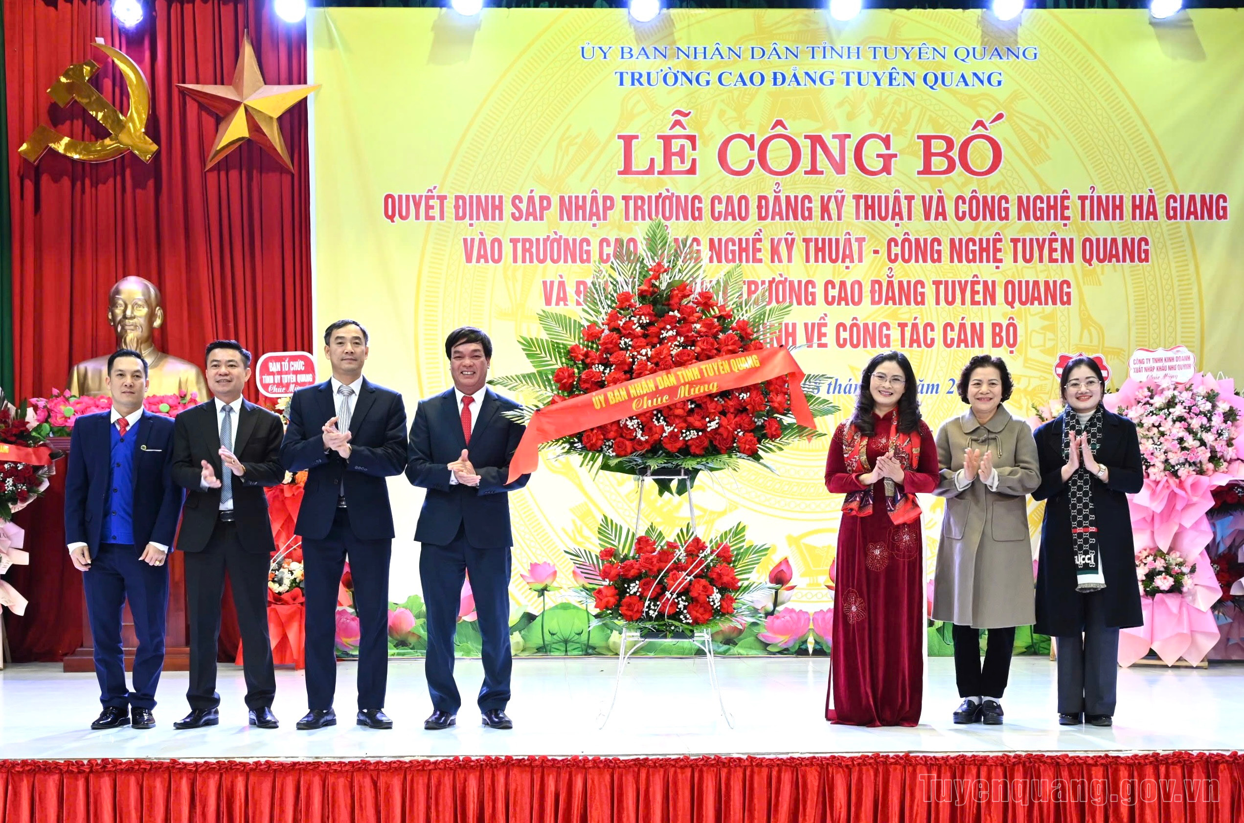 Trường Cao đẳng Tuyên Quang công bố các quyết định về tổ chức bộ máy và công tác cán bộ