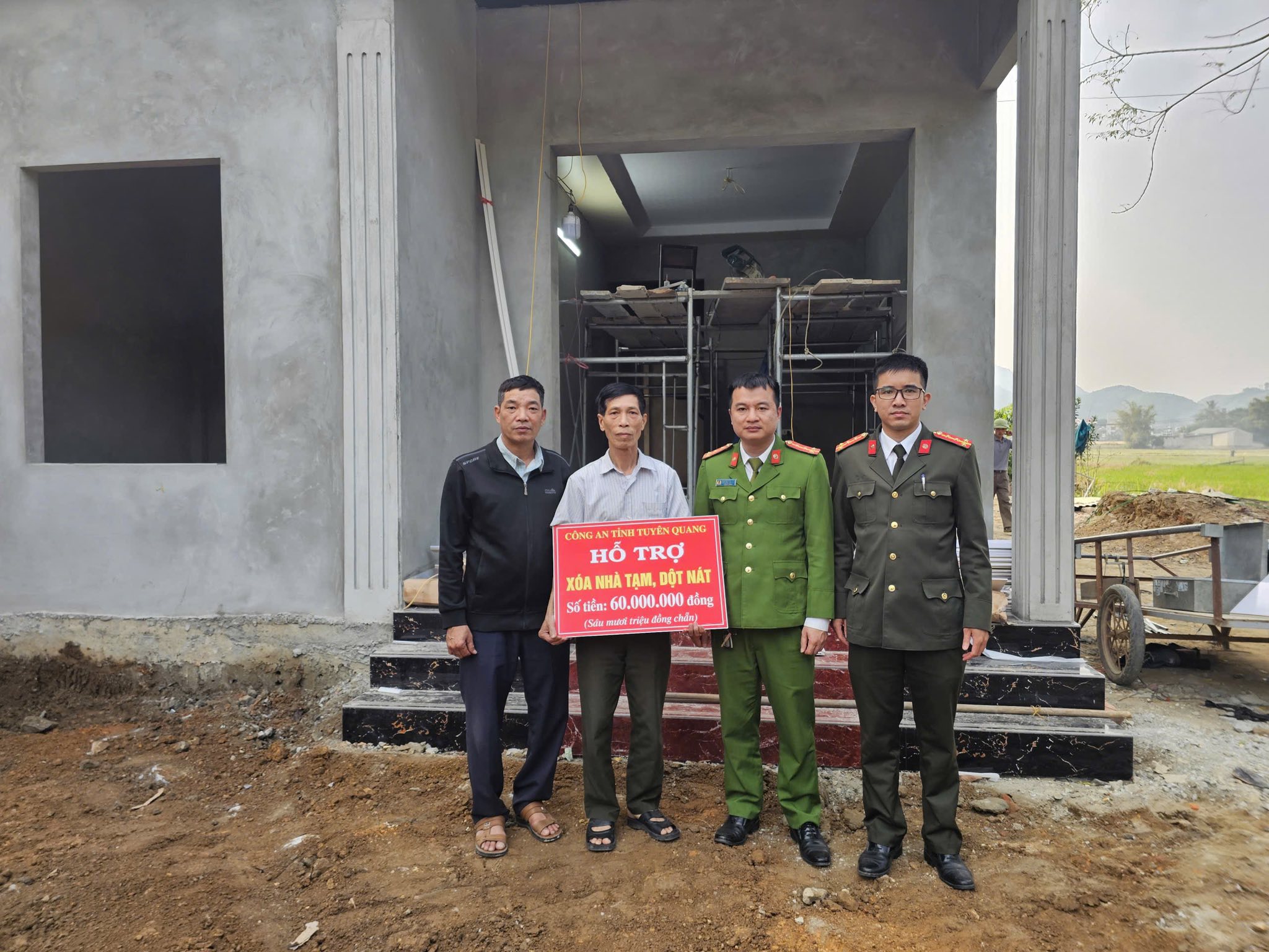 TRAO KINH PHÍ "CHUNG TAY XÓA NHÀ TẠM" - LAN TỎA YÊU THƯƠNG