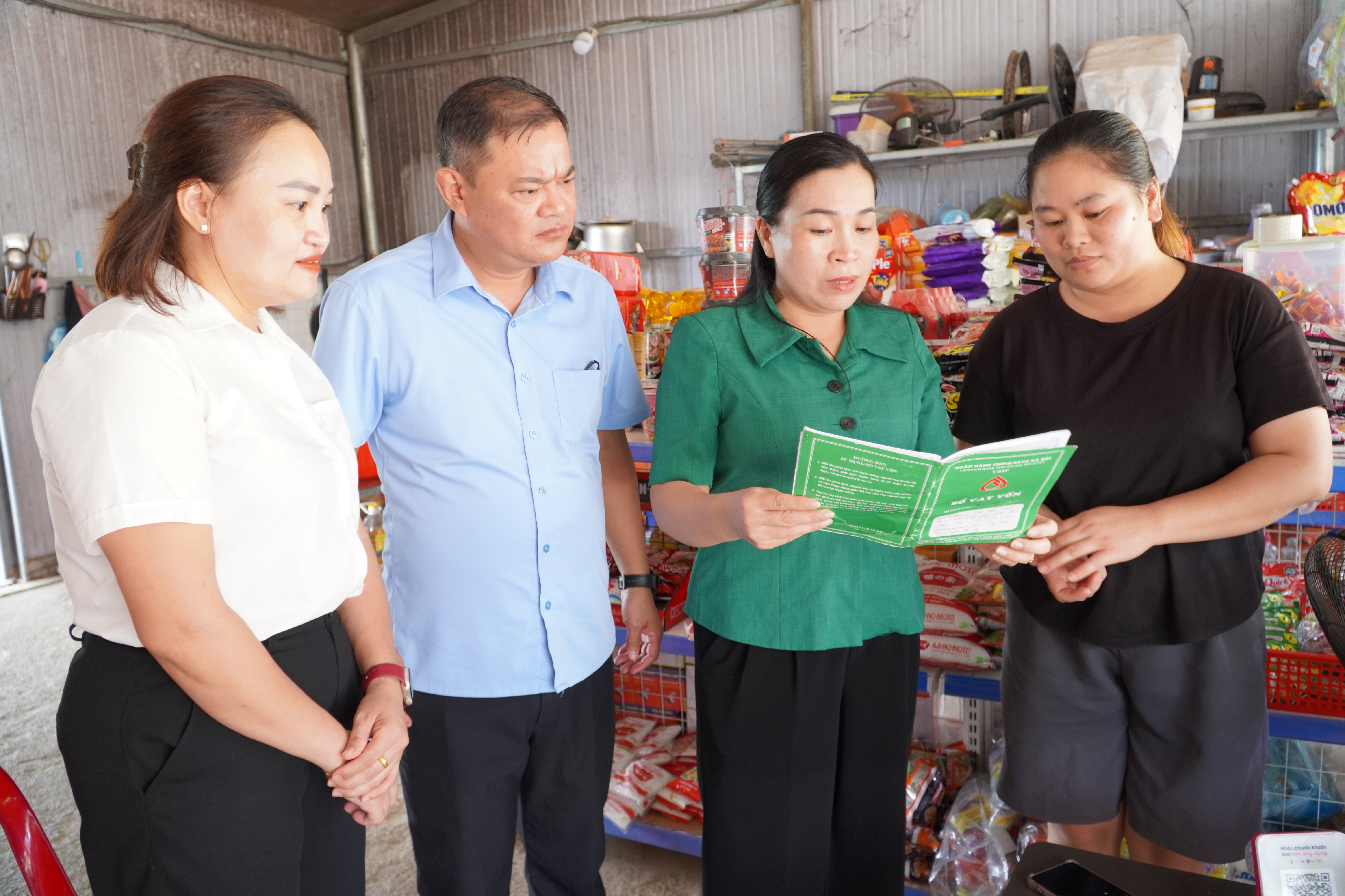 Kiểm tra, giám sát hoạt động tín dụng chính sách tại xã Hồng Thái