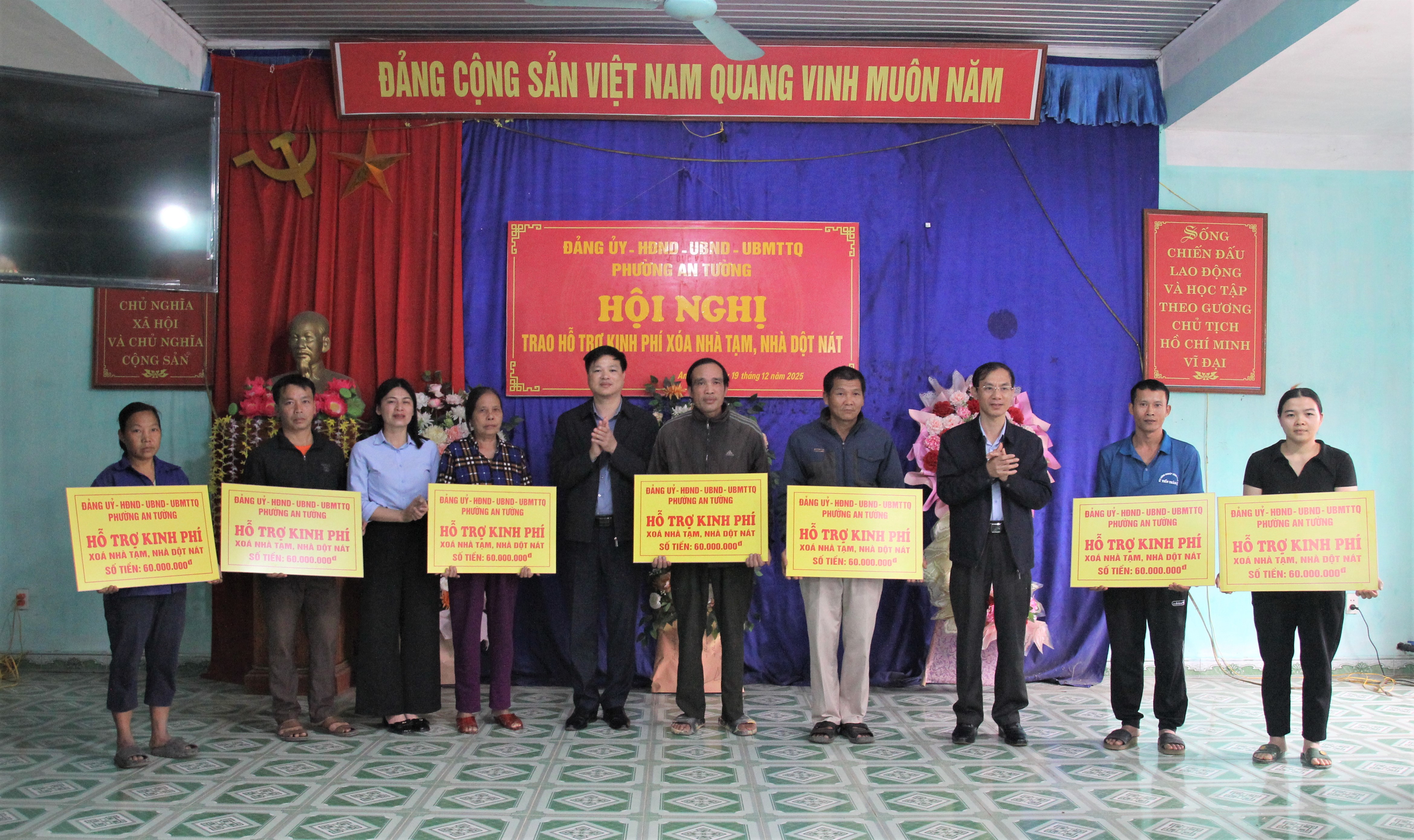 Phường An Tường tổ chức hội nghị trao hỗ trợ kinh phí xóa nhà tạm, nhà dột nát