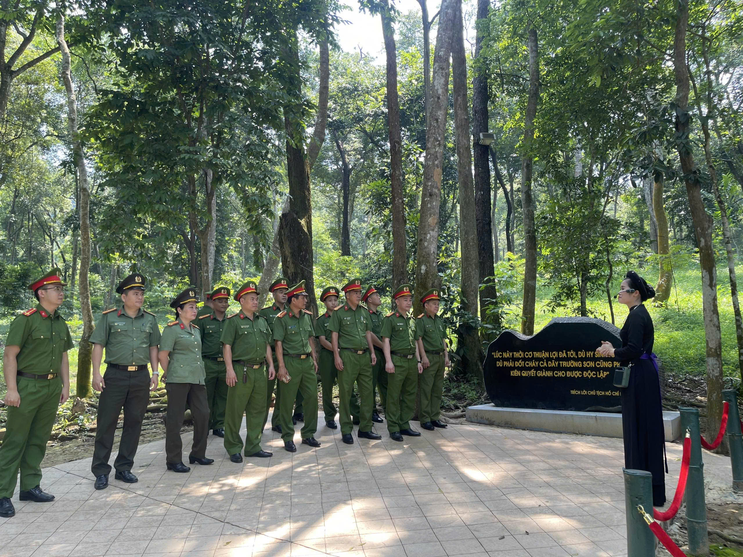  VỀ NGUỒN – TỰ HÀO TRUYỀN THỐNG, TIẾP BƯỚC CHA ANH 