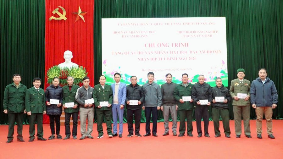 Trao quà cho nạn nhân chất độc da cam/dioxin nhân dịp Tết Nguyên đán Bính Ngọ 2026