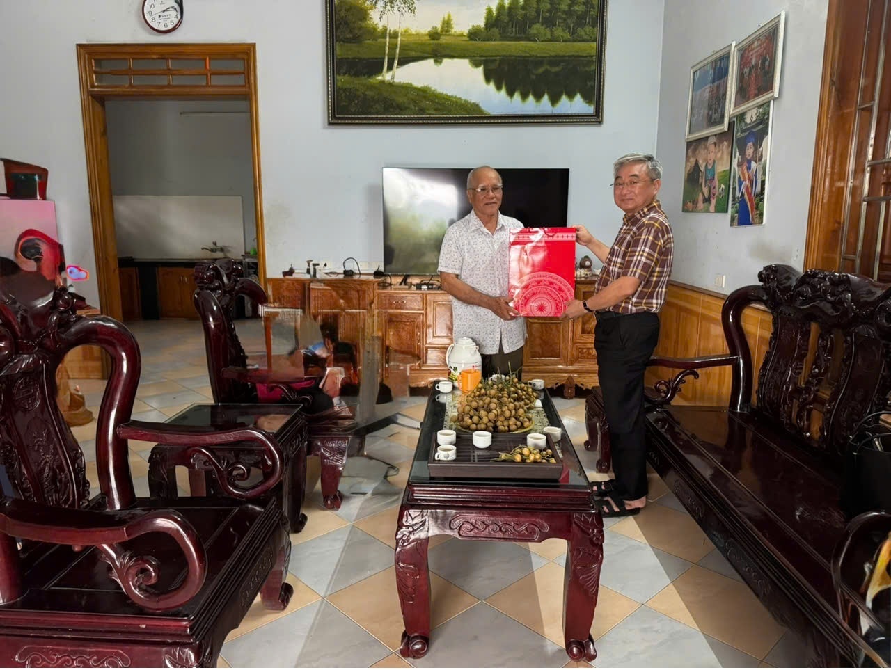 ĐẢNG ỦY, HĐND, UBND XÃ THÁI BÌNH TẶNG QUÀ CHO CÁC THƯƠNG BỆNH BINH, GIA ĐÌNH LIỆT SỸ NHÂN KỶ NIỆM 78 NĂM NGÀY THƯƠNG BINH, LIỆT SỸ 27/7