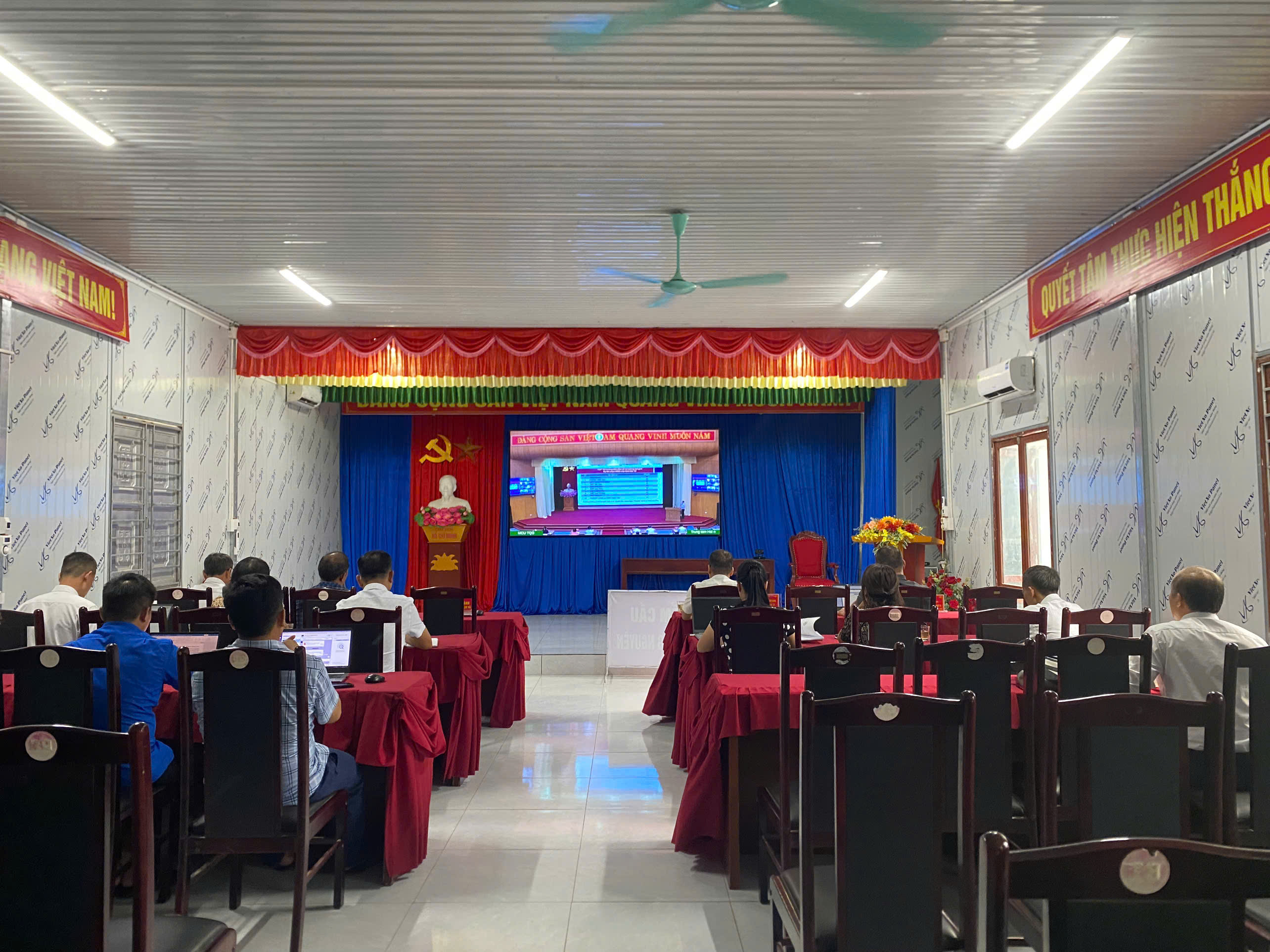 XÃ QUẢNG NGUYÊN THAM DỰ HỘI NGHỊ TỔNG KẾT NĂM HỌC 2025 - 2026, TRIỂN KHAI NHIỆM VỤ NĂM HỌC 2026 – 2027