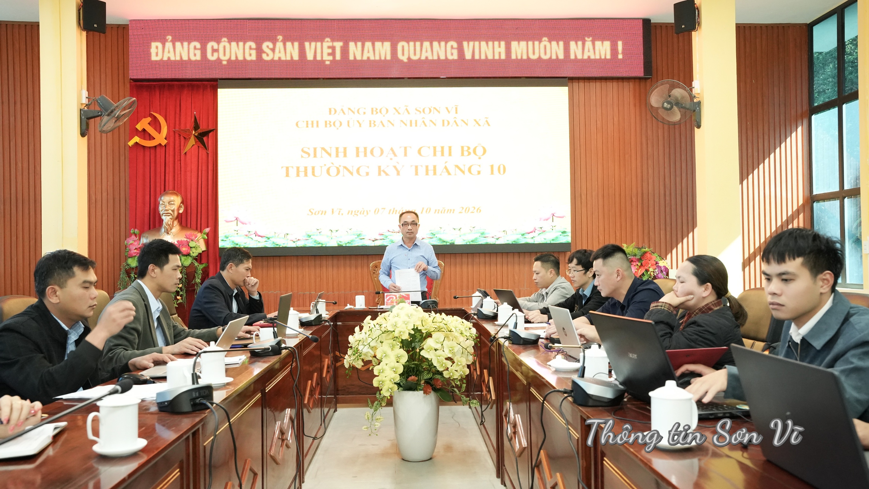 Chi bộ UBND xã Sơn Vĩ tăng cường bám cơ sở, nâng cao chất lượng phục vụ nhân dân
