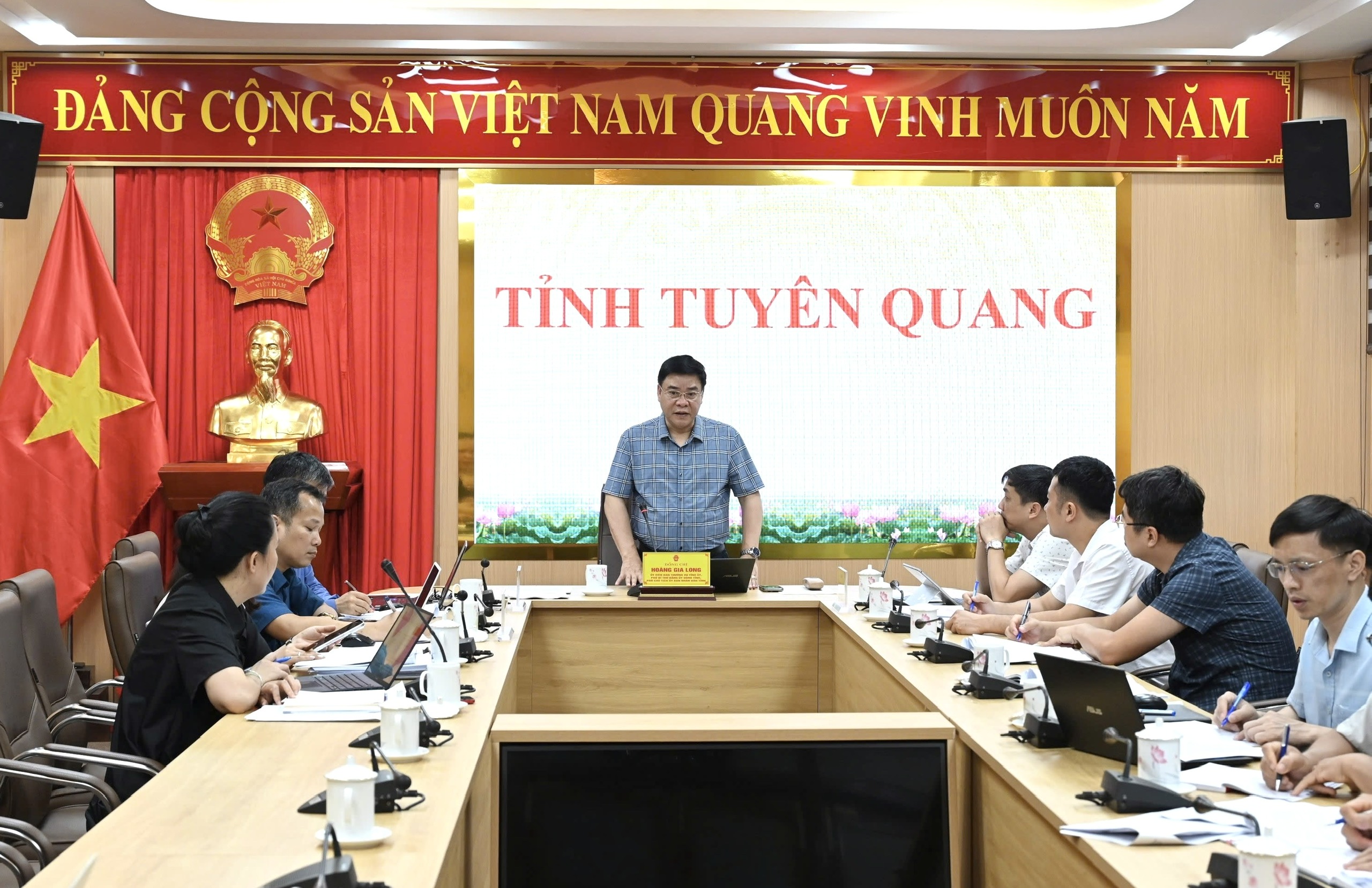 Thông qua dự thảo báo cáo kiểm tra Đảng ủy Trung tâm Phát triển quỹ đất tỉnh và Thuế tỉnh