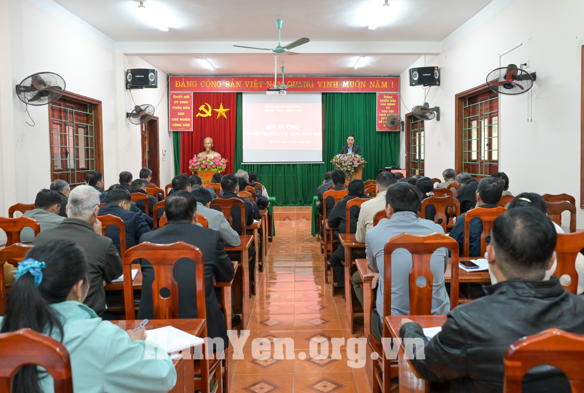 Khai giảng lớp bồi dưỡng nghiệp vụ công tác Đảng năm 2025