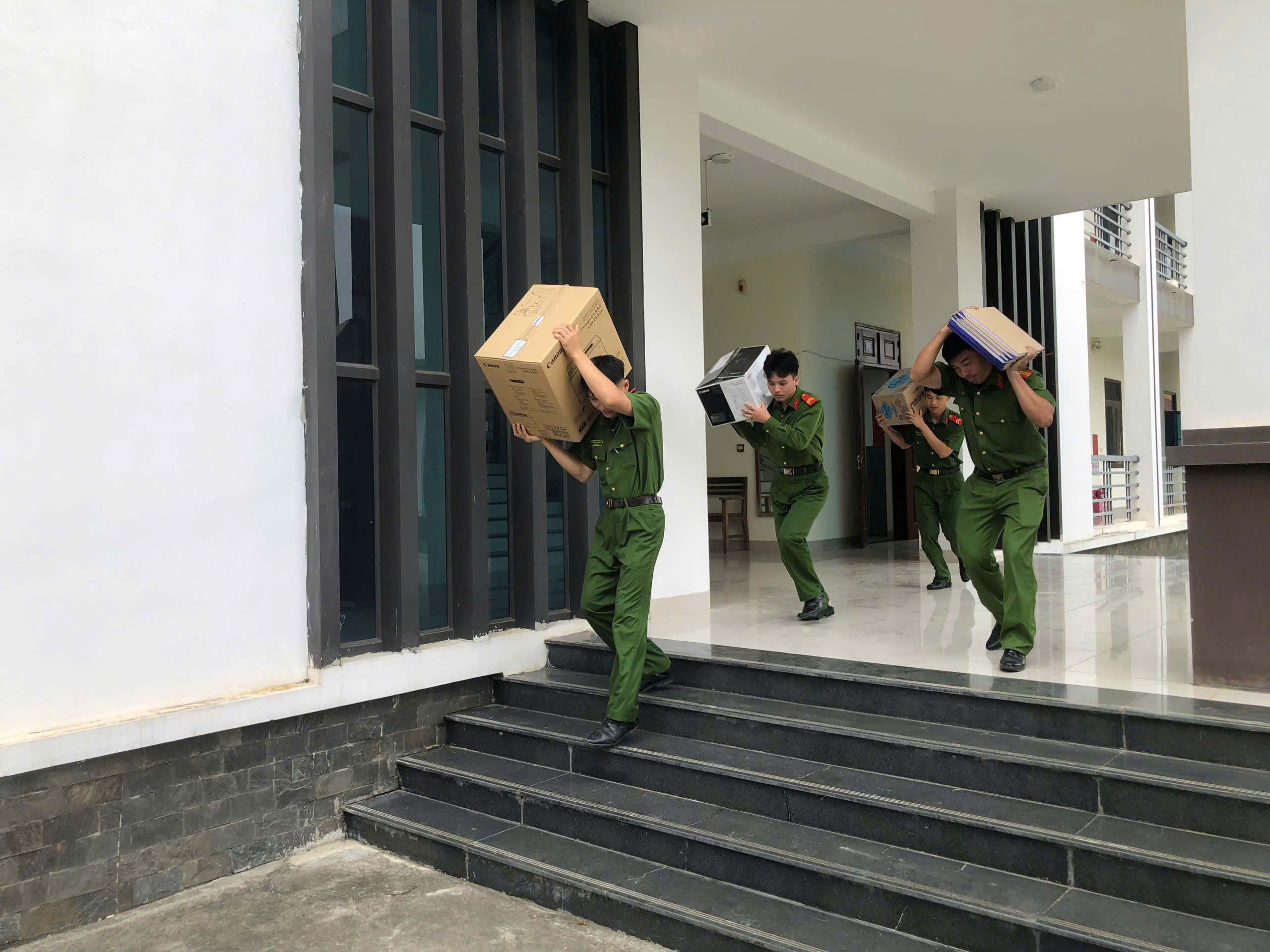 DIỄN TẬP PHƯƠNG ÁN ĐẢM BẢO AN NINH AN TOÀN CƠ SỞ GIAM GIỮ