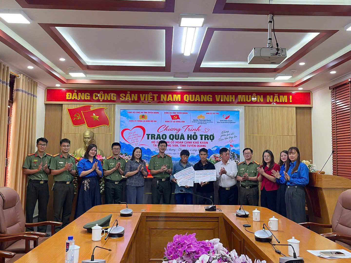 ĐỒNG HÀNH CÙNG NHÂN DÂN XÃ ĐỒNG VĂN – LAN TỎA TINH THẦN “VÌ NHÂN DÂN PHỤC VỤ”