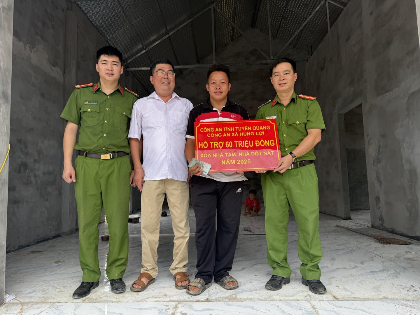 CHUNG TAY XOÁ NHÀ TẠM, NHÀ DỘT NÁT - LAN TOẢ YÊU THƯƠNG