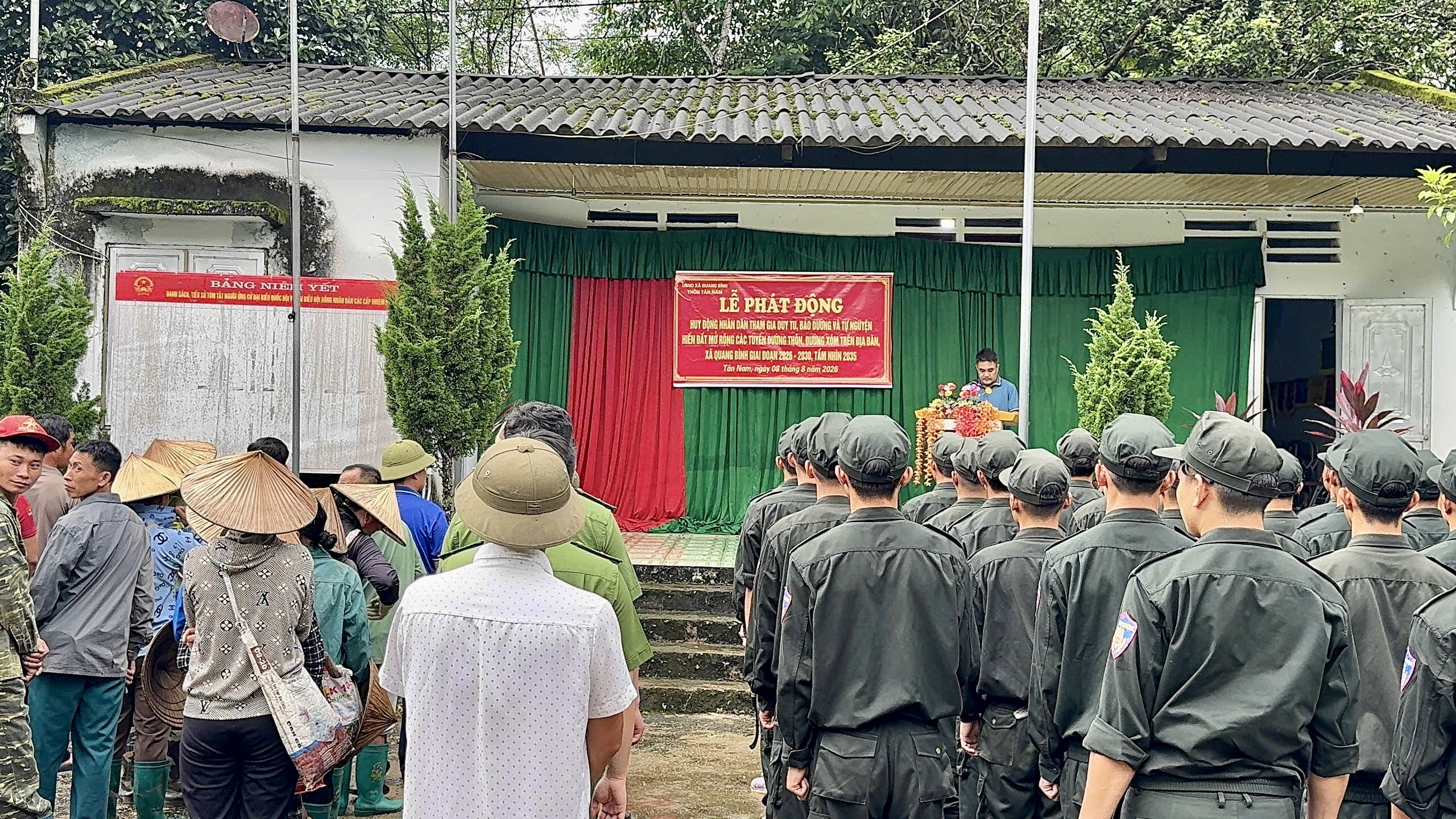 (Quang Bình - Tuyên Quang) QUANG BÌNH PHÁT ĐỘNG PHONG TRÀO NHÂN DÂN THAM GIA DUY TU, BẢO DƯỠNG, MỞ RỘNG ĐƯỜNG GIAO THÔNG