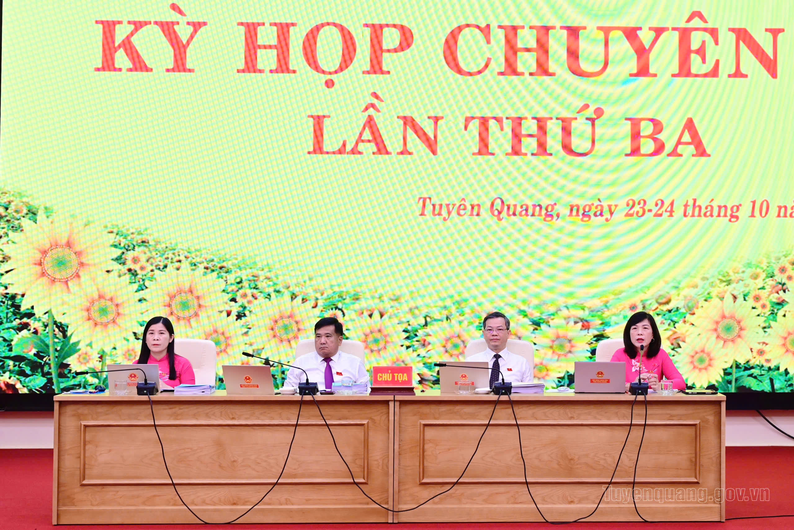 Kỳ họp chuyên đề thứ ba, HĐND tỉnh khoá XIX
