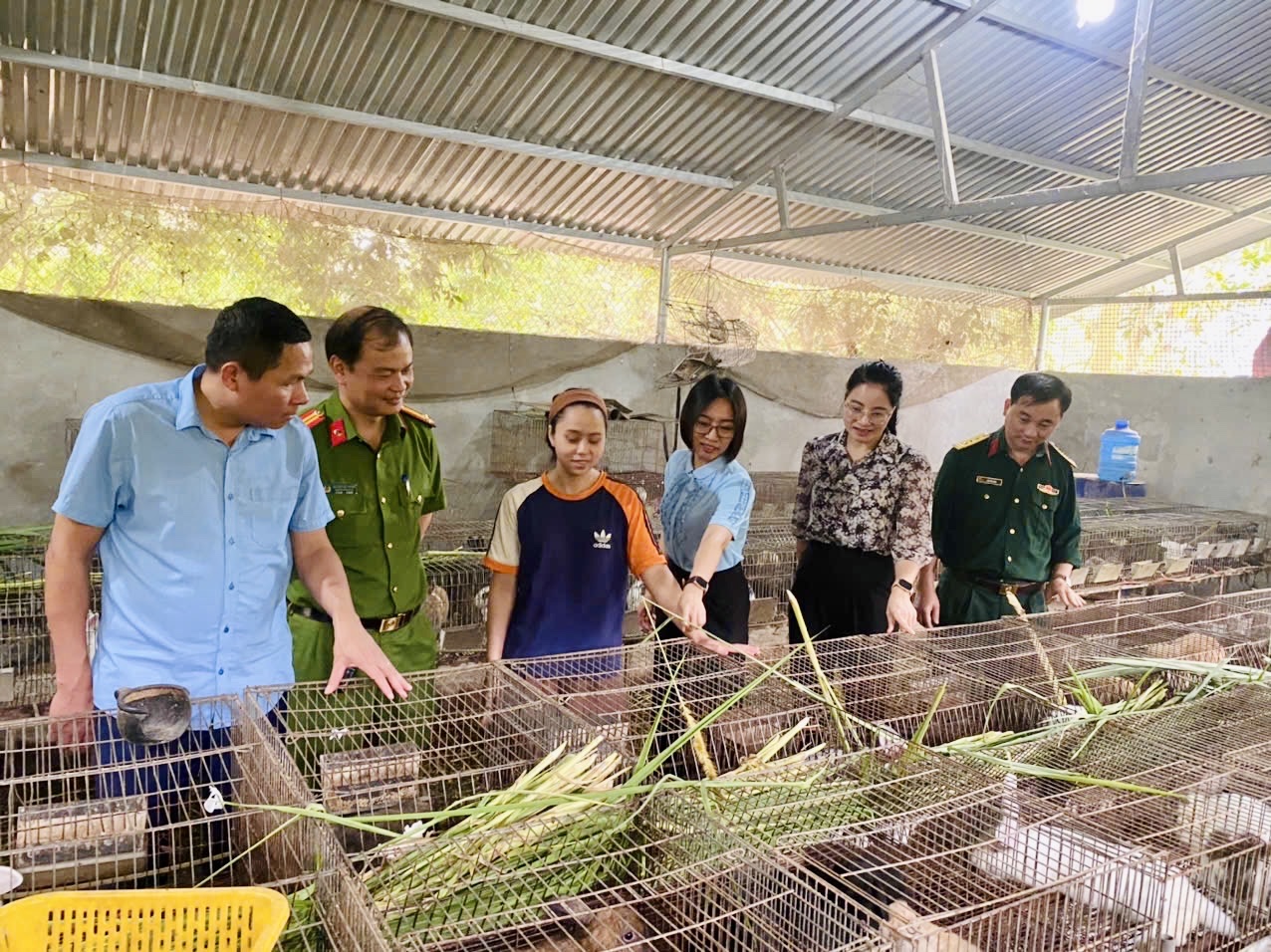 Tham quan các mô hình phát triển kinh tế tiêu biểu tại thôn Đồng Quan, Khuân Mản
