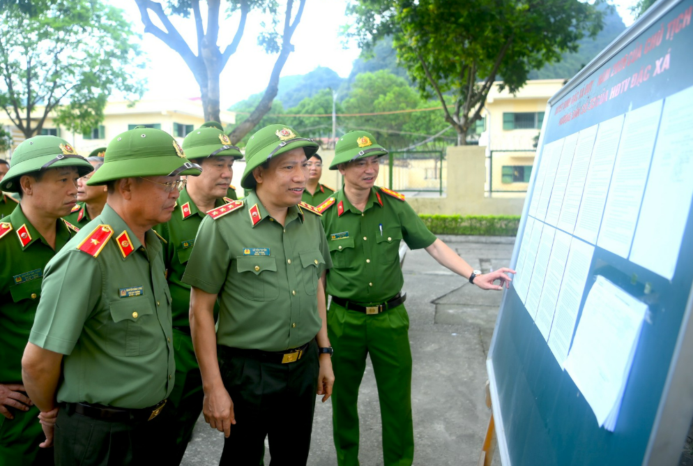 THỨ TRƯỞNG LÊ VĂN TUYẾN KIỂM TRA CÔNG TÁC ĐẶC XÁ NĂM 2026 TẠI TỈNH NINH BÌNH