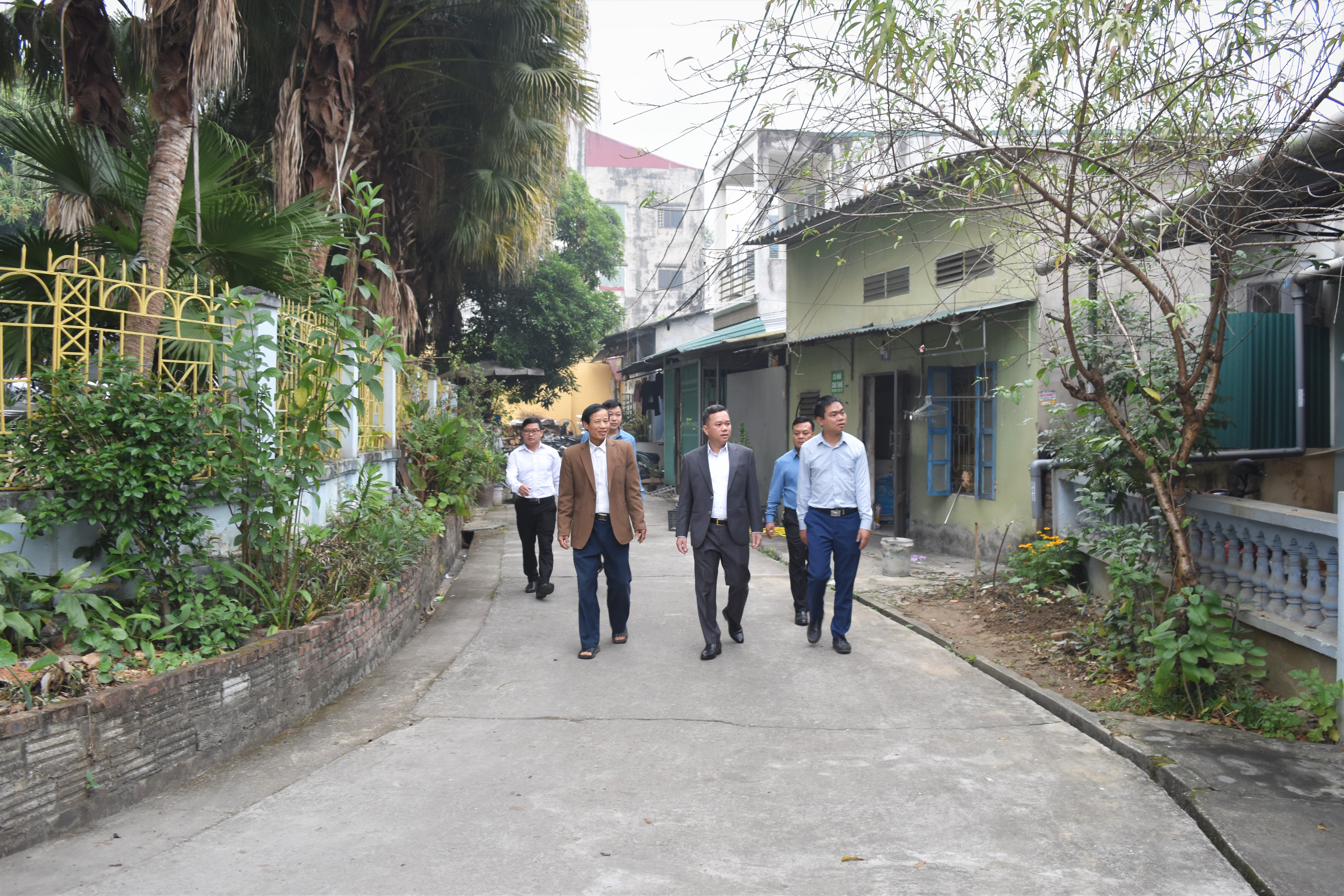 Đồng chí Bí thư Đảng ủy phường Đỗ Hùng Đức – Kiểm tra, nắm bắt tình hình quản lý, sử dụng đất