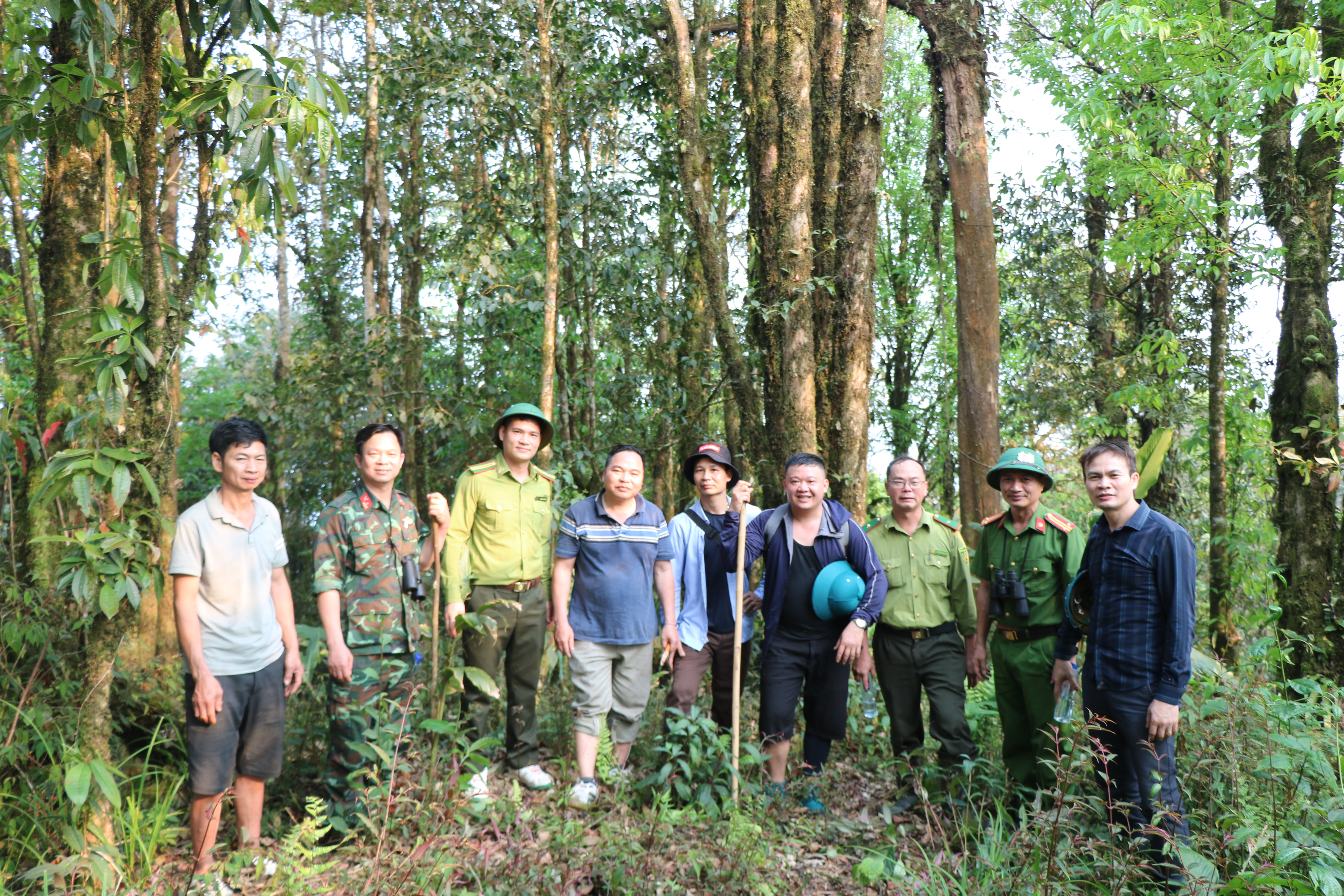 Đoàn công tác xã Tiên Nguyên tổ chức tuần tra rừng phòng hộ tại các thôn Hồng Sơn, Tây Sơn