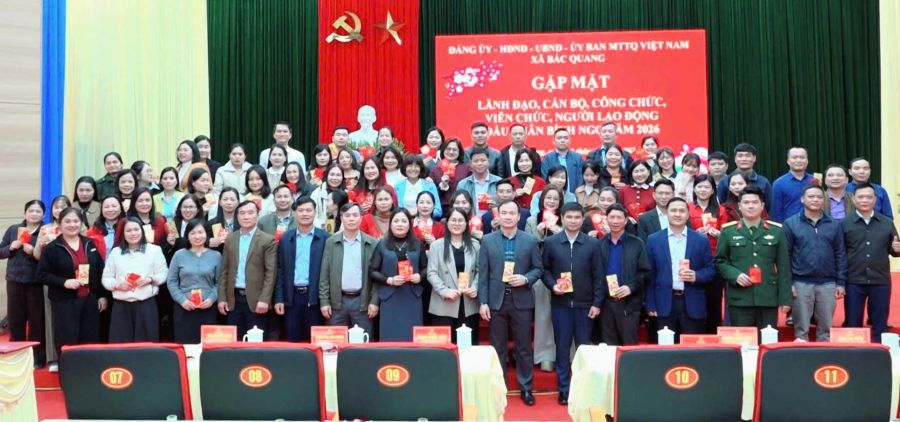 Bắc Quang gặp mặt cán bộ, công chức, viên chức và người lao động đầu Xuân Bính Ngọ 2026