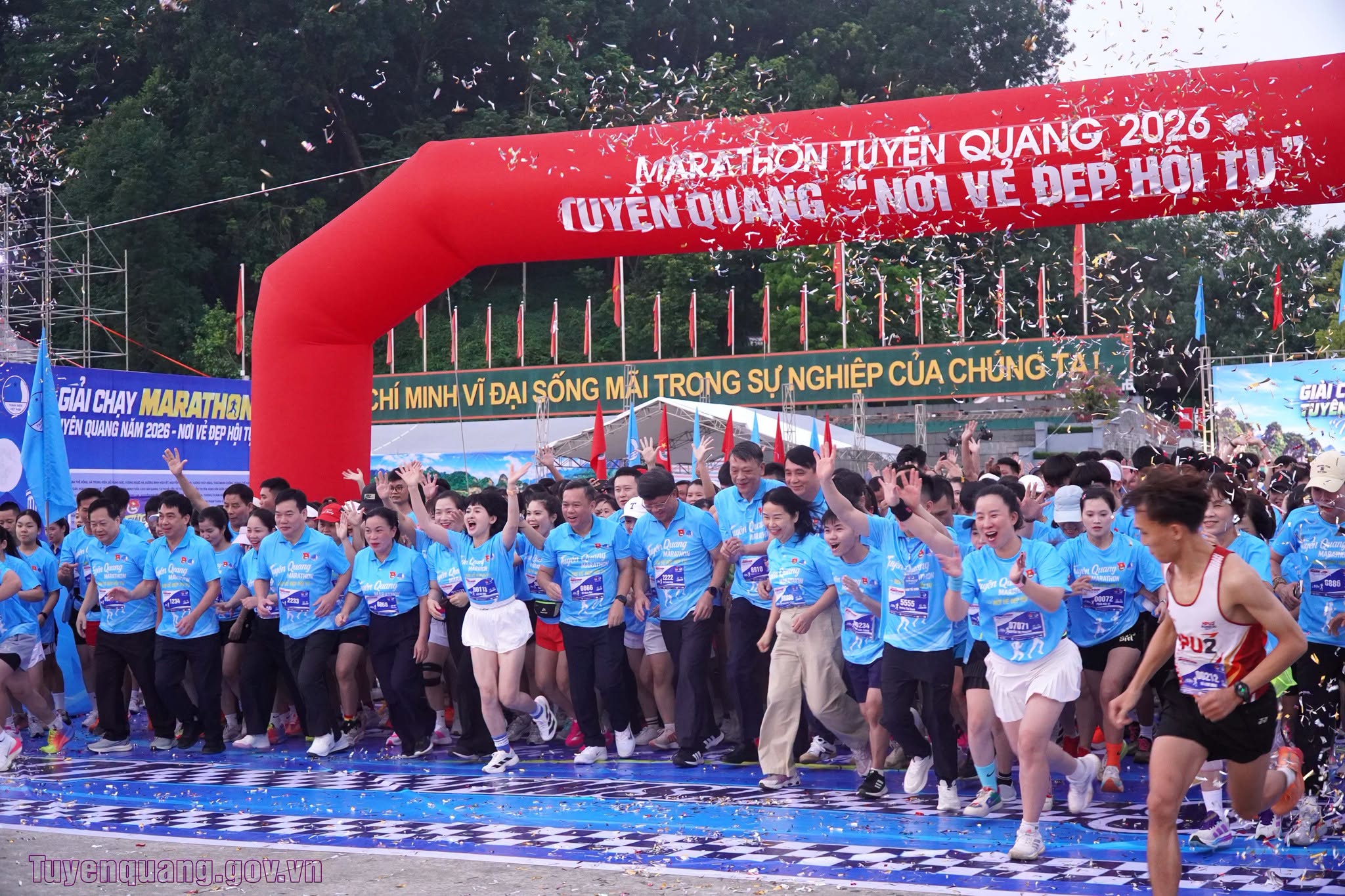Gần 1.000 vận động viên tham gia Giải chạy Marathon “Tuyên Quang - Nơi vẻ đẹp hội tụ” năm 2026