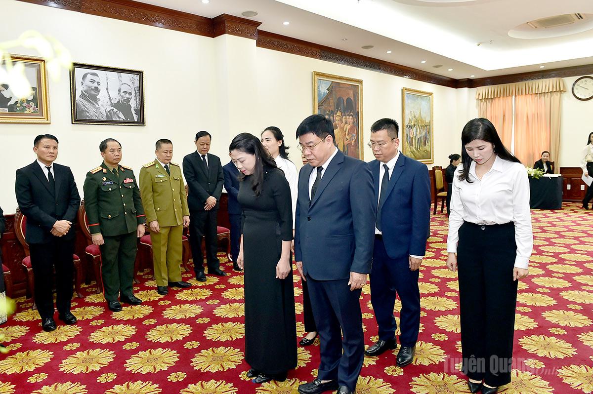Đoàn đại biểu tỉnh Tuyên Quang viếng Chủ tịch Quốc hội Lào Saysomphone Phomvihane