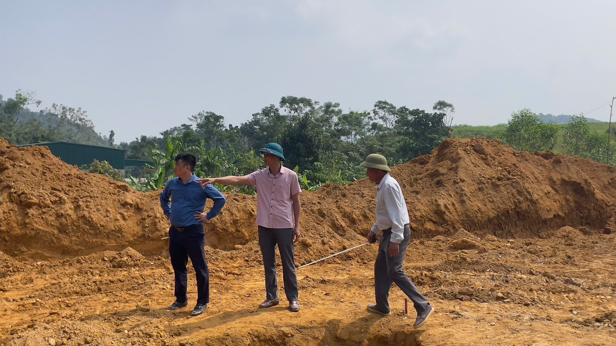 (Quang Bình – Tuyên Quang) Kiểm tra tiến độ công trình, bảo đảm chất lượng và hiệu quả phục vụ Nhân dân