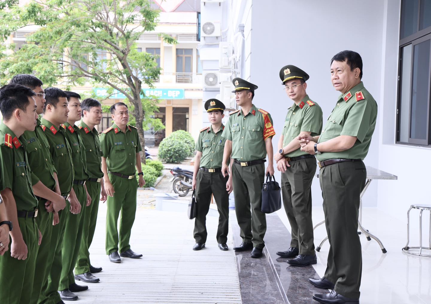 GIÁM ĐỐC CÔNG AN TỈNH KIỂM TRA CÔNG TÁC ĐẢM BẢO ANTT DỊP NGHỈ LỄ