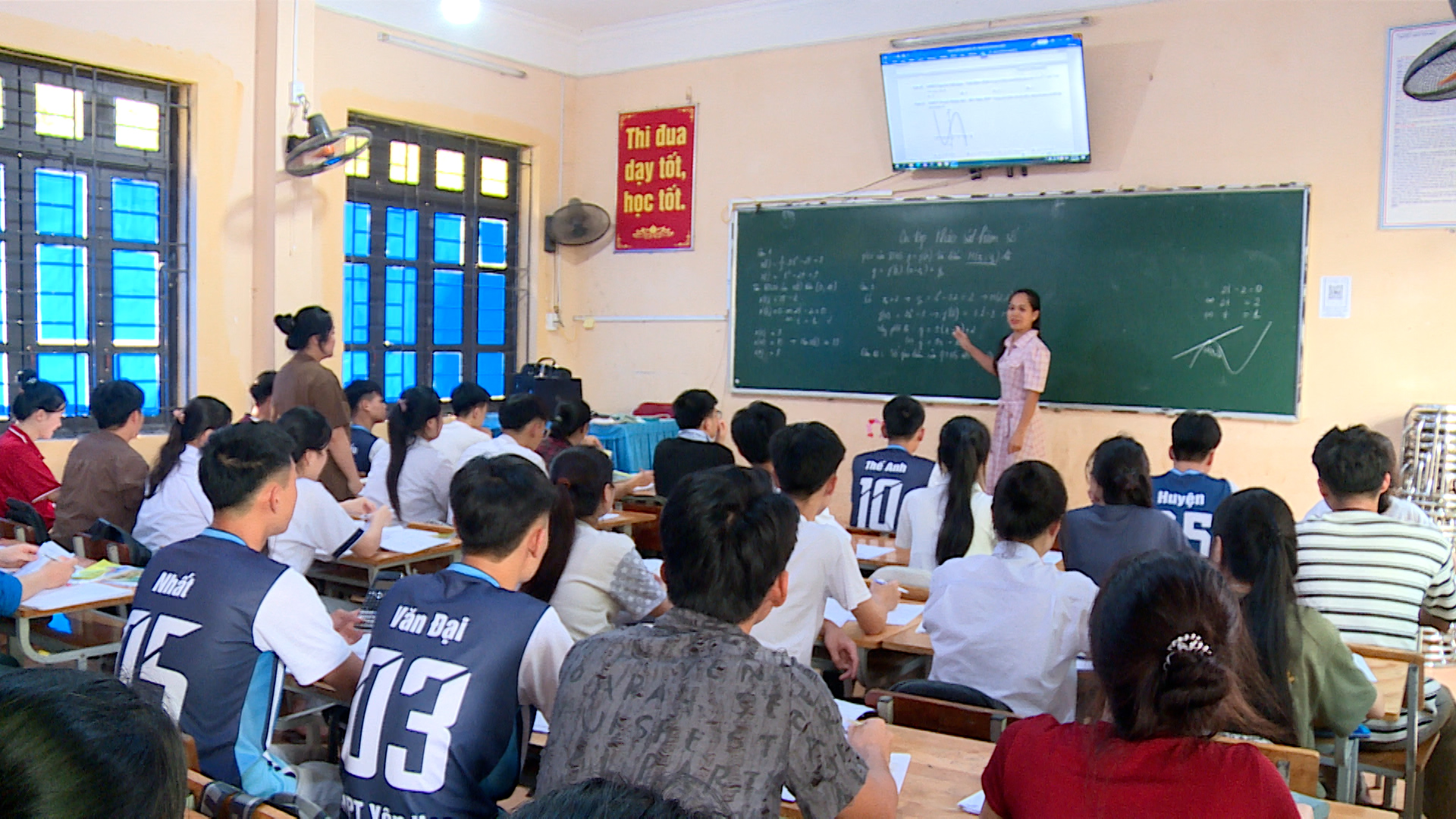 Trường THPT Yên Hoa gấp rút ôn luyện cho học sinh lớp 12