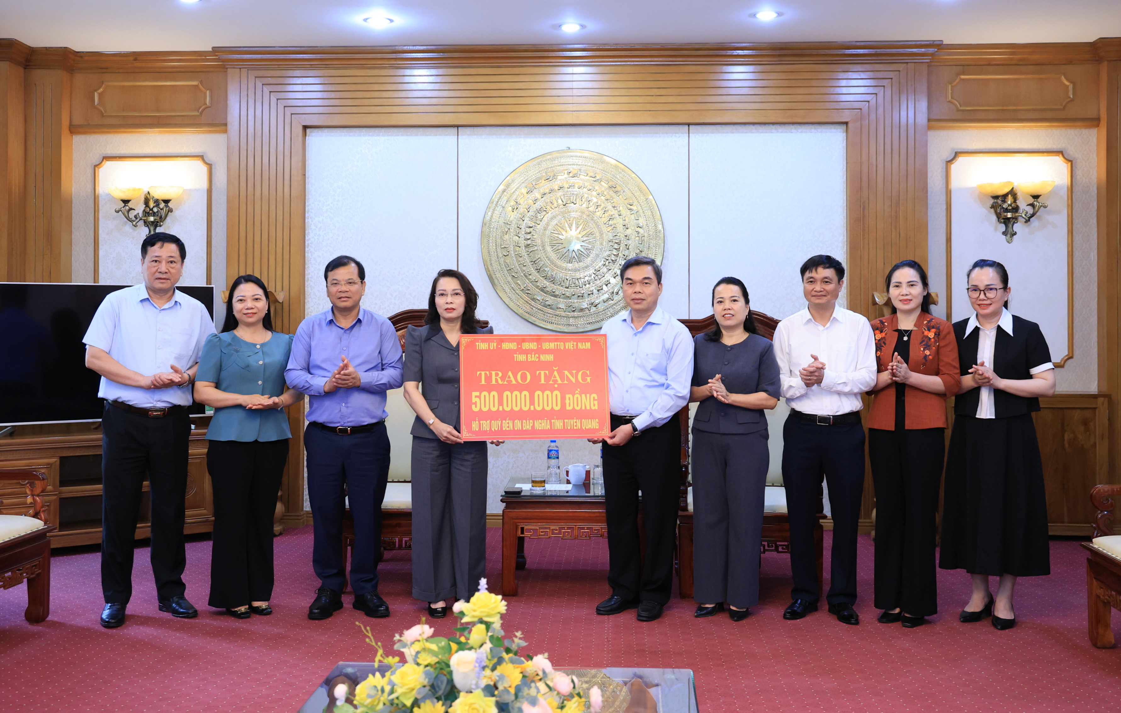 Lãnh đạo tỉnh Tuyên Quang tiếp xã giao Đoàn công tác tỉnh Bắc Ninh