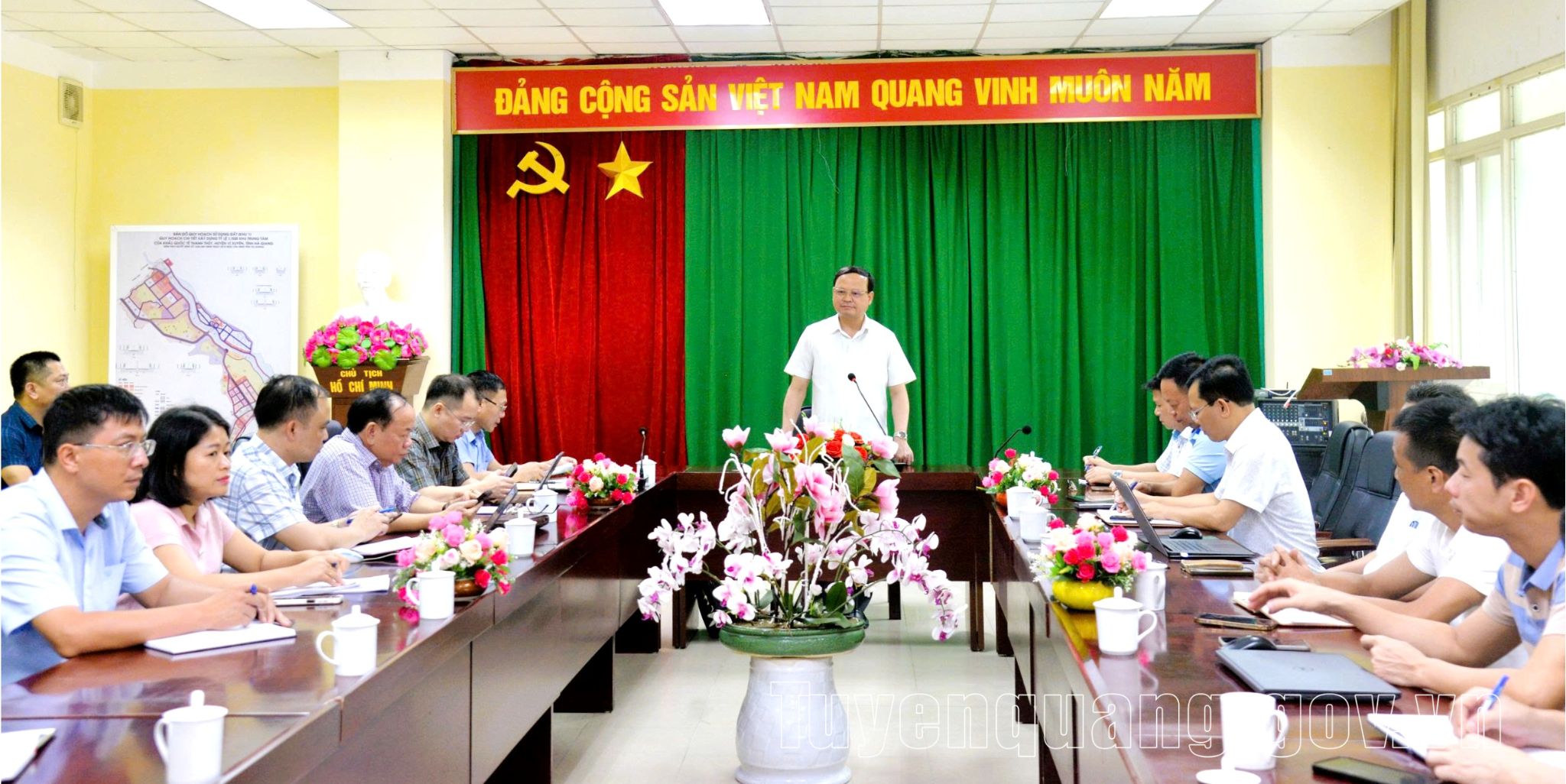 Phó Chủ tịch Thường trực UBND tỉnh Nguyễn Mạnh Tuấn thăm và làm việc với Ban Quản lý Khu kinh tế tỉnh