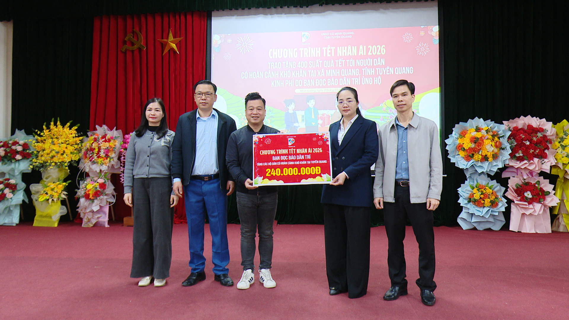 Xã Minh Quang trao 400 suất quà Tết Nhân ái năm 2026