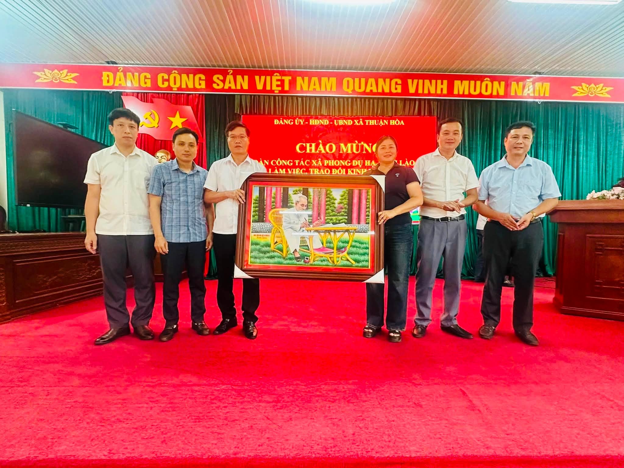 Đoàn công tác xã Phong Dụ Hạ trao đổi, học tập kinh nghiệm tại xã Thuận Hòa.