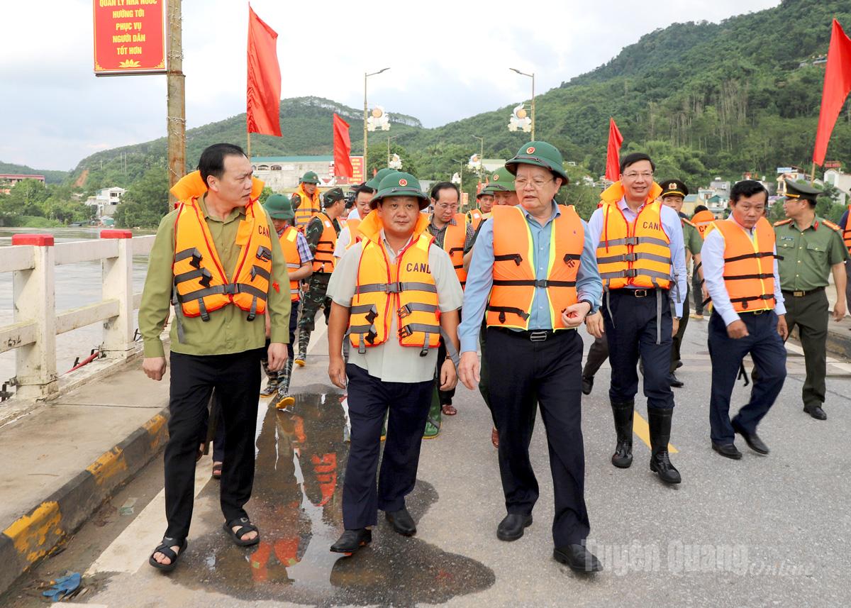 Phó Thủ tướng Chính phủ Mai Văn Chính kiểm tra công tác phòng, chống mưa lũ tại xã Chiêm Hóa