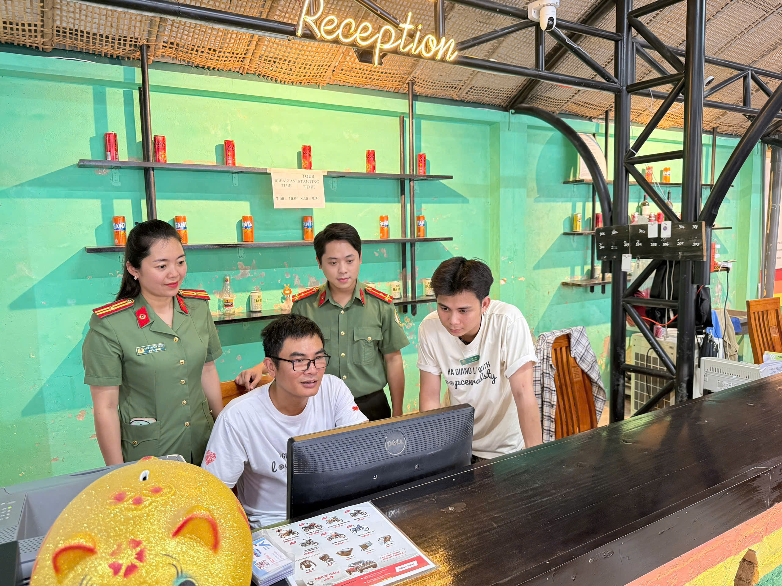 TRIỂN KHAI HƯỚNG DẪN CÁC CƠ SỞ LƯU TRÚ SỬ DỤNG PHẦN MỀM MỚI PHỤC VỤ KHAI BÁO TẠM TRÚ CHO NGƯỜI NƯỚC NGOÀI VÀ THÔNG BÁO LƯU TRÚ CHO CÔNG DÂN VIỆT NAM
