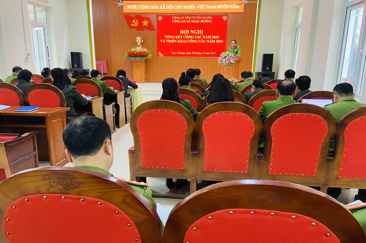 Phó Giám đốc Công an tỉnh Đỗ Tiến Dũng dự tổng kết công tác năm 2025 với Công an xã Ngọc Đường