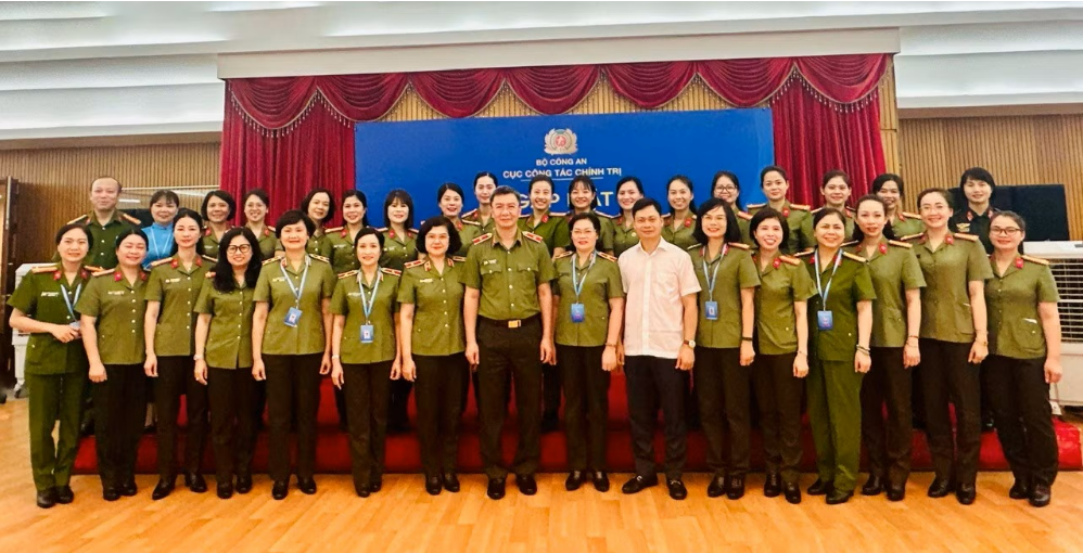 PHỤ NỮ CÔNG AN NHÂN DÂN SẴN SÀNG CHO ĐẠI HỘI ĐẠI BIỂU PHỤ NỮ TOÀN QUỐC LẦN THỨ XIV