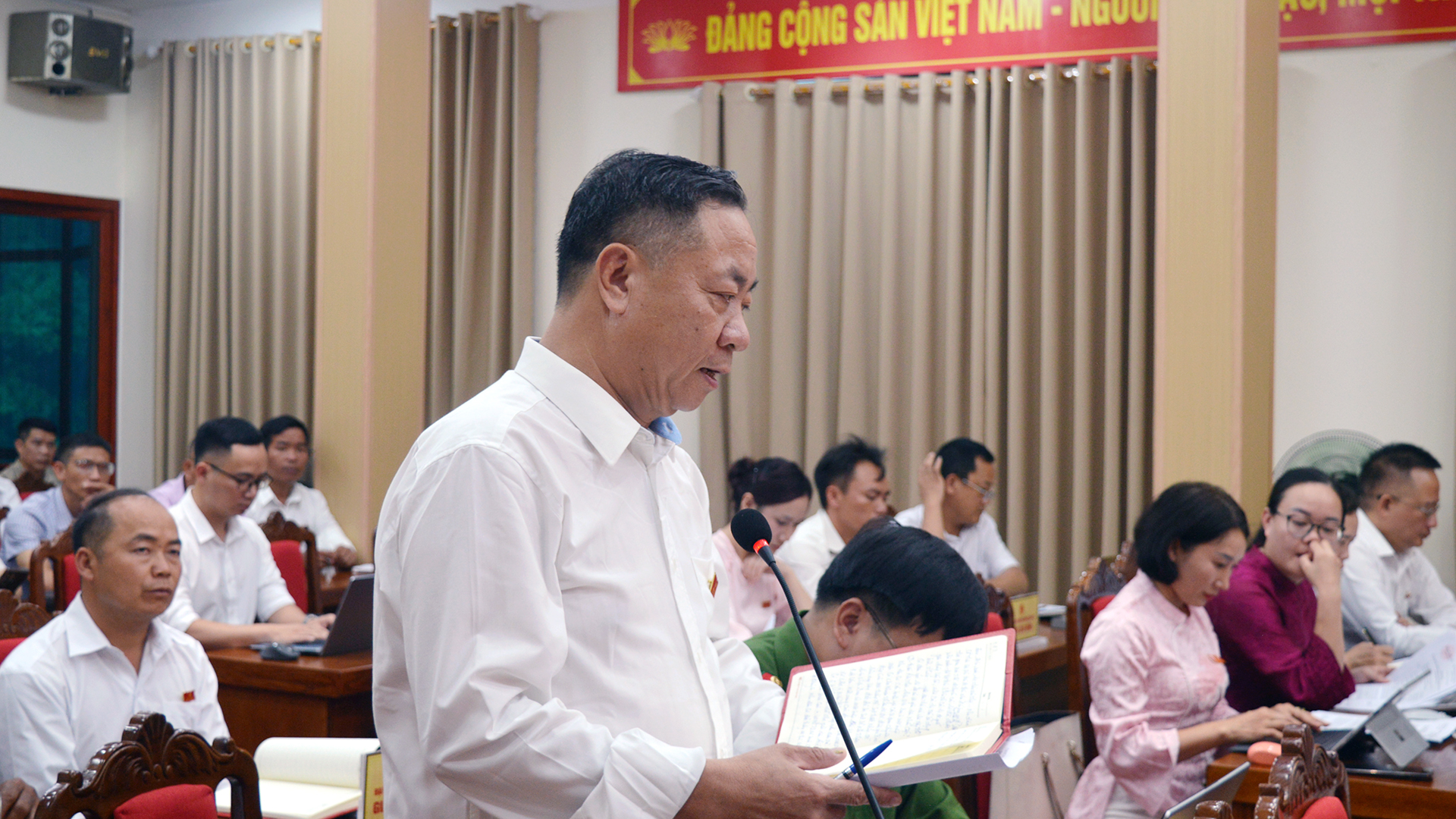 kỳ họp thứ 3 HĐND x&atilde; (5).jpg