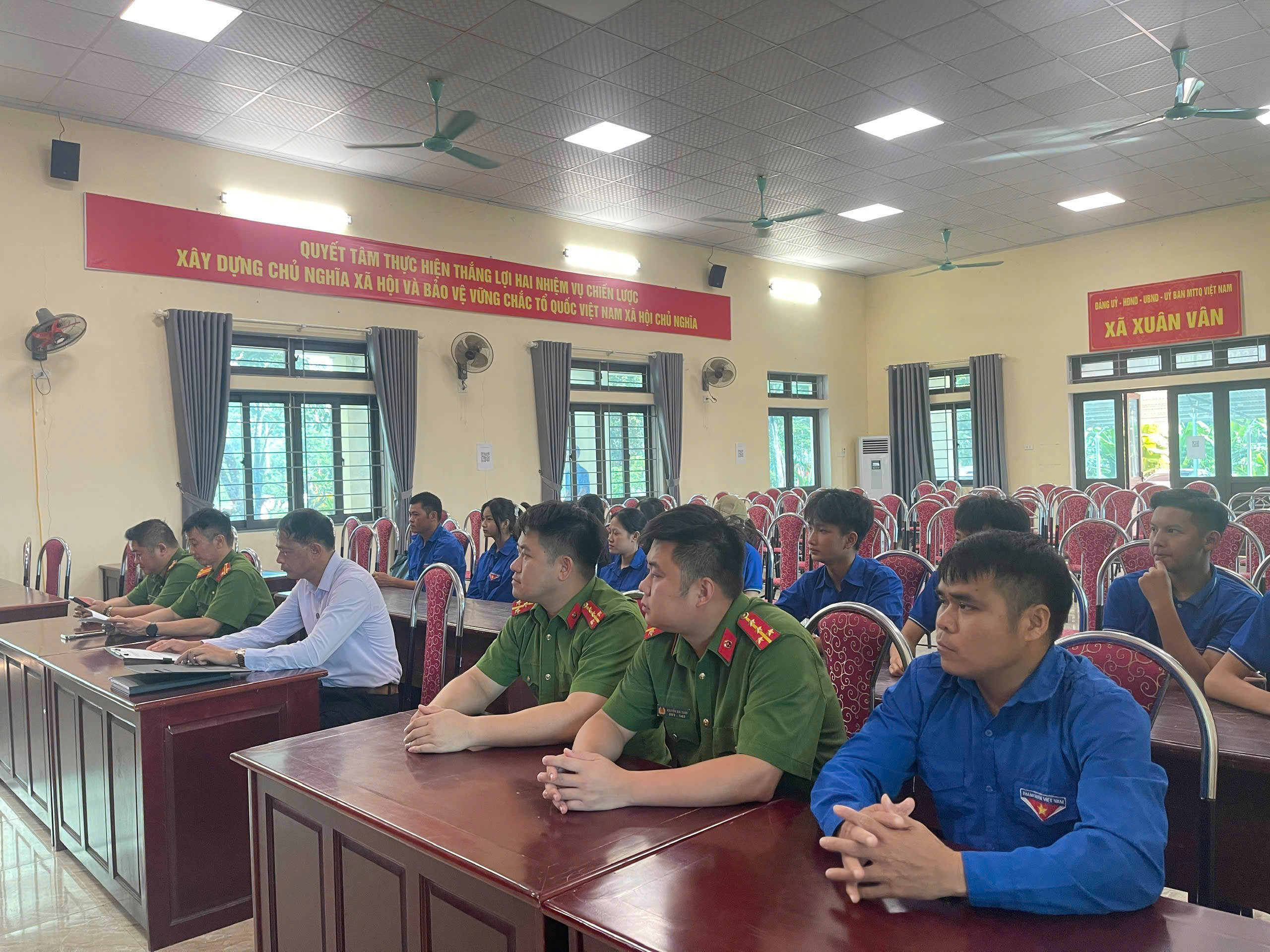 XÃ XUÂN VÂN PHÁT ĐỘNG “MÙA HÈ SỐ CÙNG VNeID” 