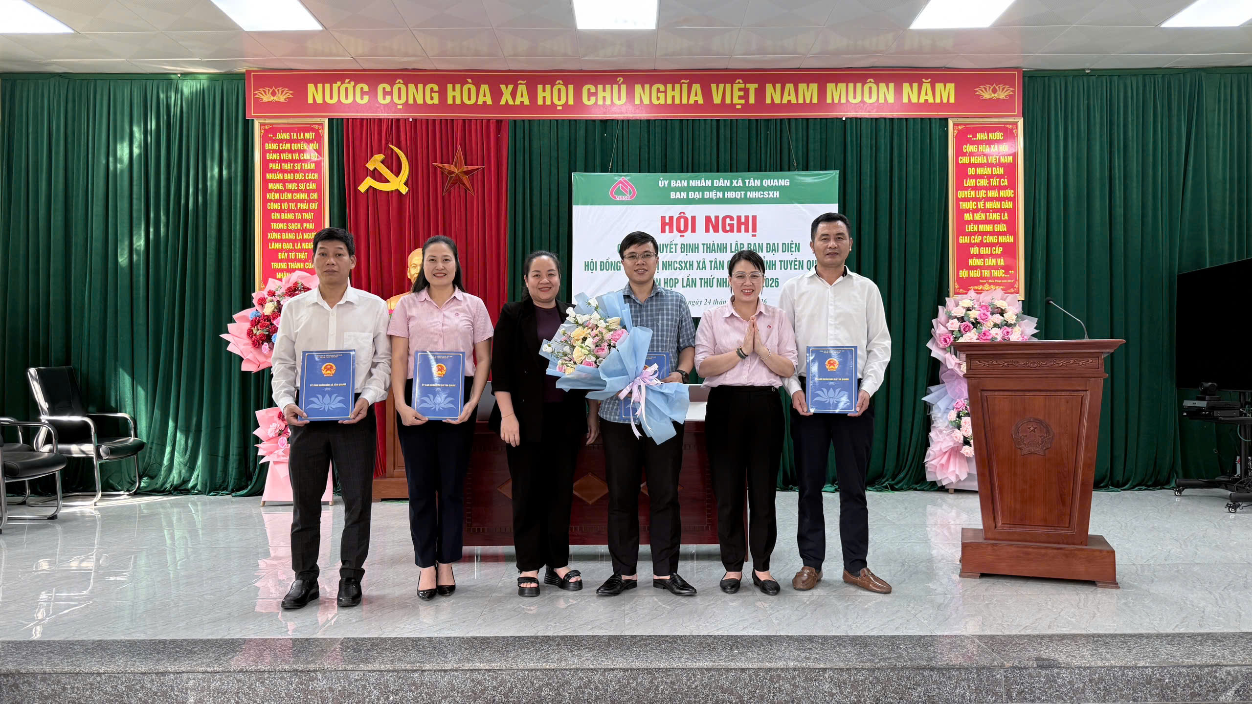 Hội nghị công bố công bố quyết định thành lập Ban đại diện Hội đồng quản trị Ngân hàng chính sách xã hội xã Tân Quang và tổ chức phiên họp thứ nhất năm 2026