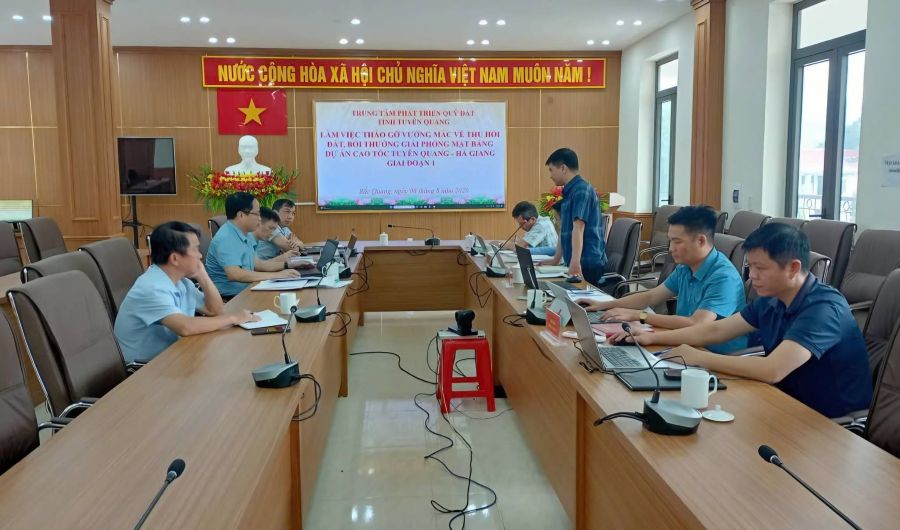 Trung tâm Phát triển quỹ đất tỉnh Tuyên Quang  làm việc với UBND xã Bắc Quang 