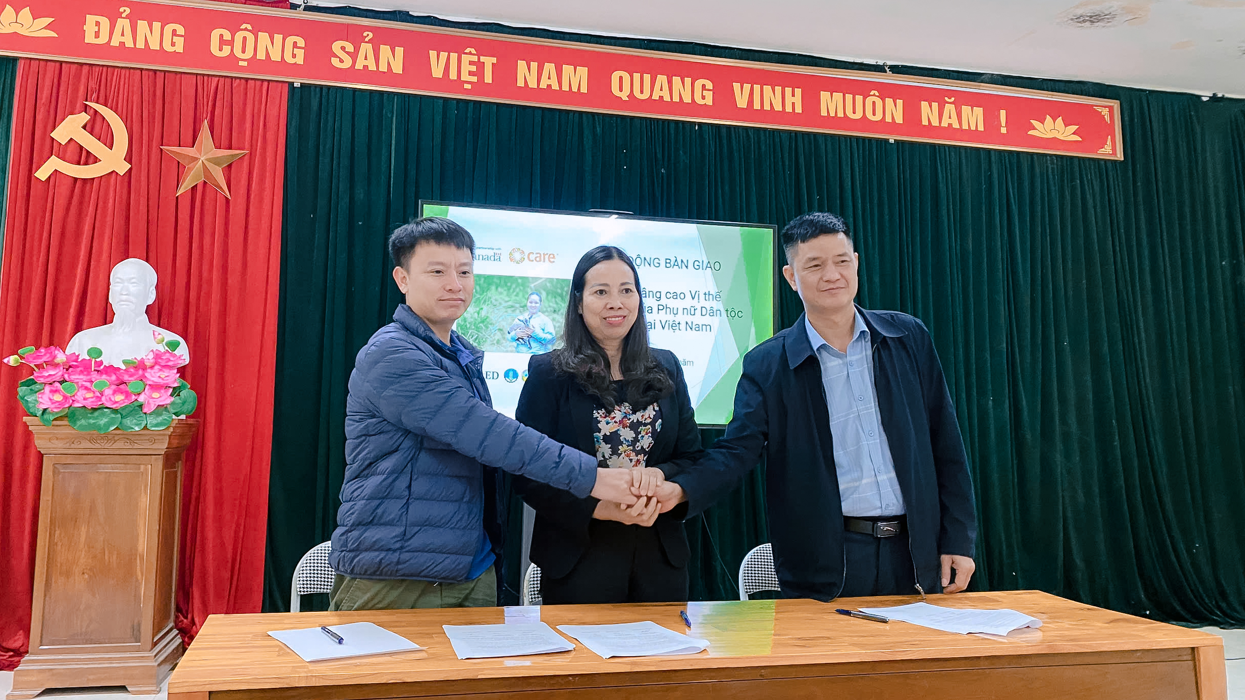 Bàn giao dự án nâng quyền kinh tế cho phụ nữ tại xã Xuân Giang