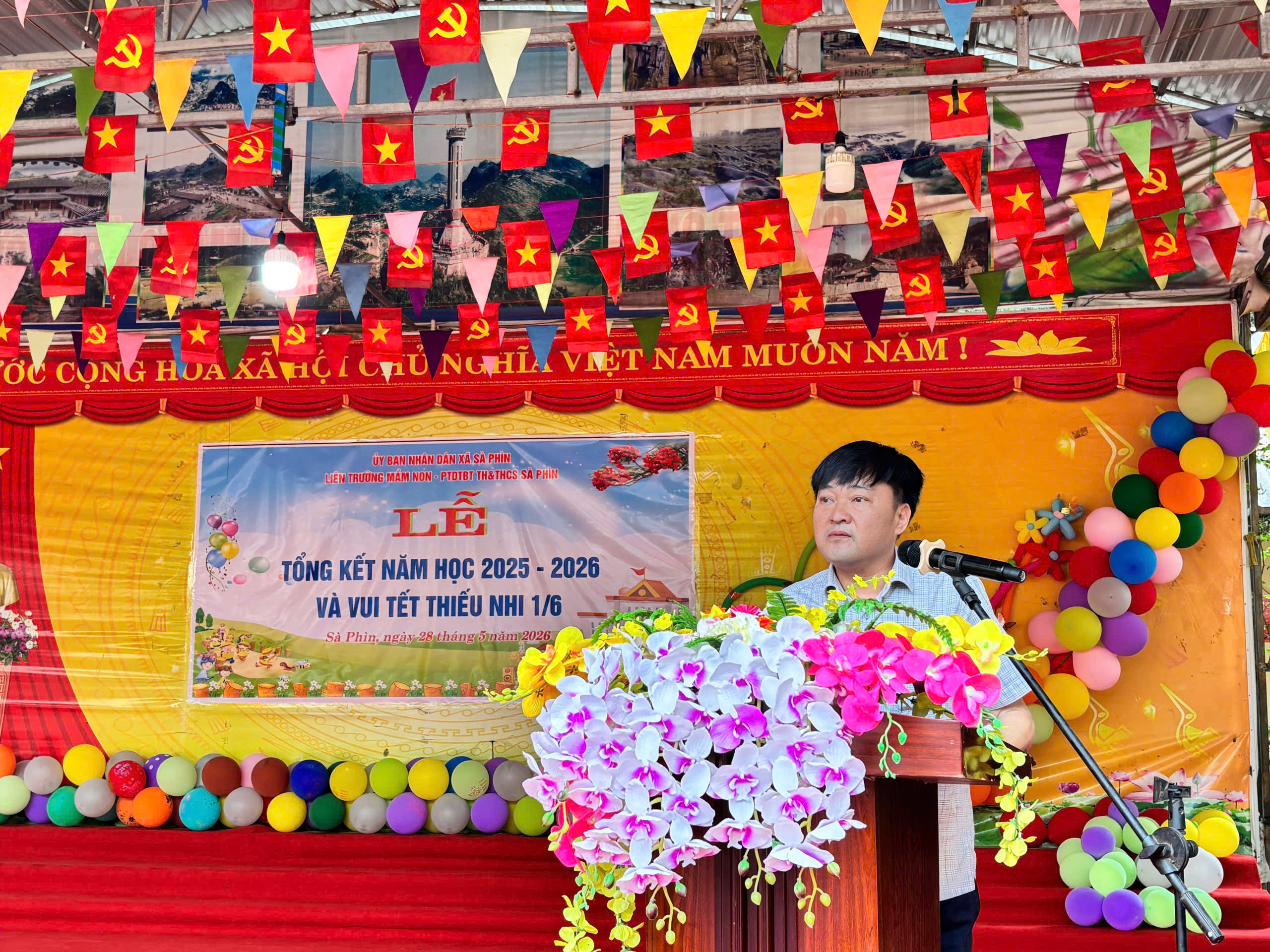 sếp thơ pahst biểu.jpg