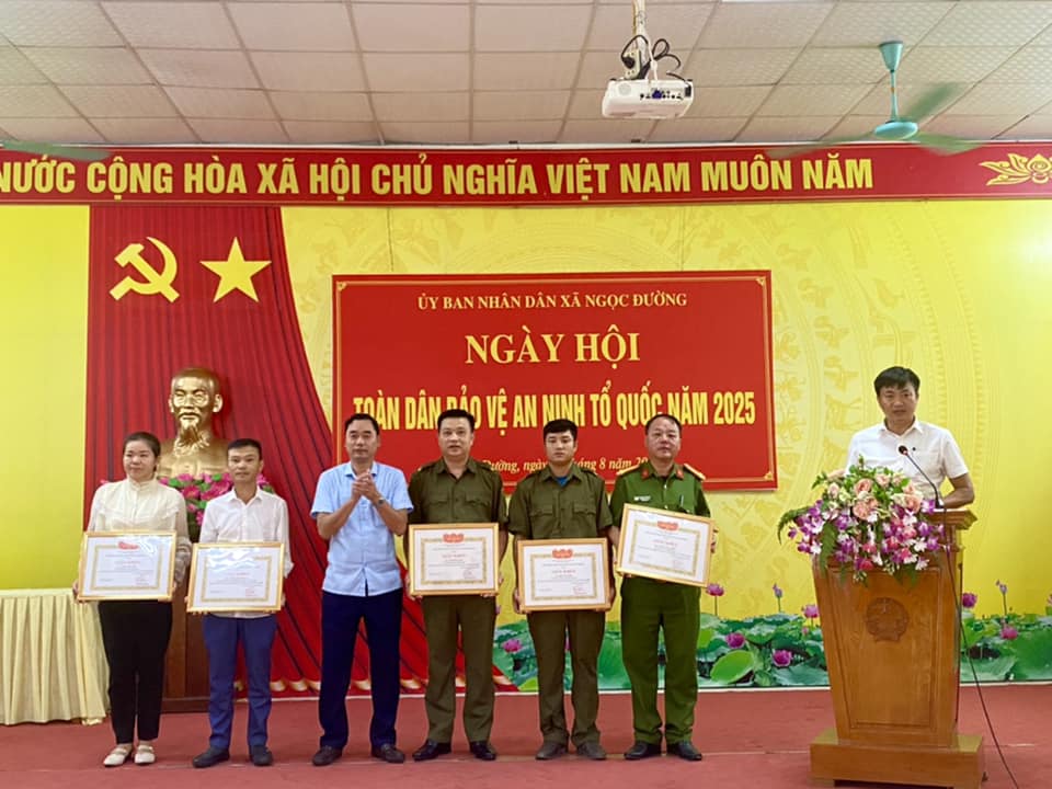 CÔNG AN XÃ NGỌC ĐƯỜNG THAM MƯU CẤP UỶ, CHÍNH QUYỀN ĐỊA PHƯƠNG LONG TRỌNG TỔ CHỨC NGÀY HỘI TOÀN DÂN BẢO VỆ AN NINH TỔ QUỐC VÀ DIỄN ĐÀN CÔNG AN XÃ LẮNG NGHE Ý KIẾN NHÂN DÂN NĂM 2025