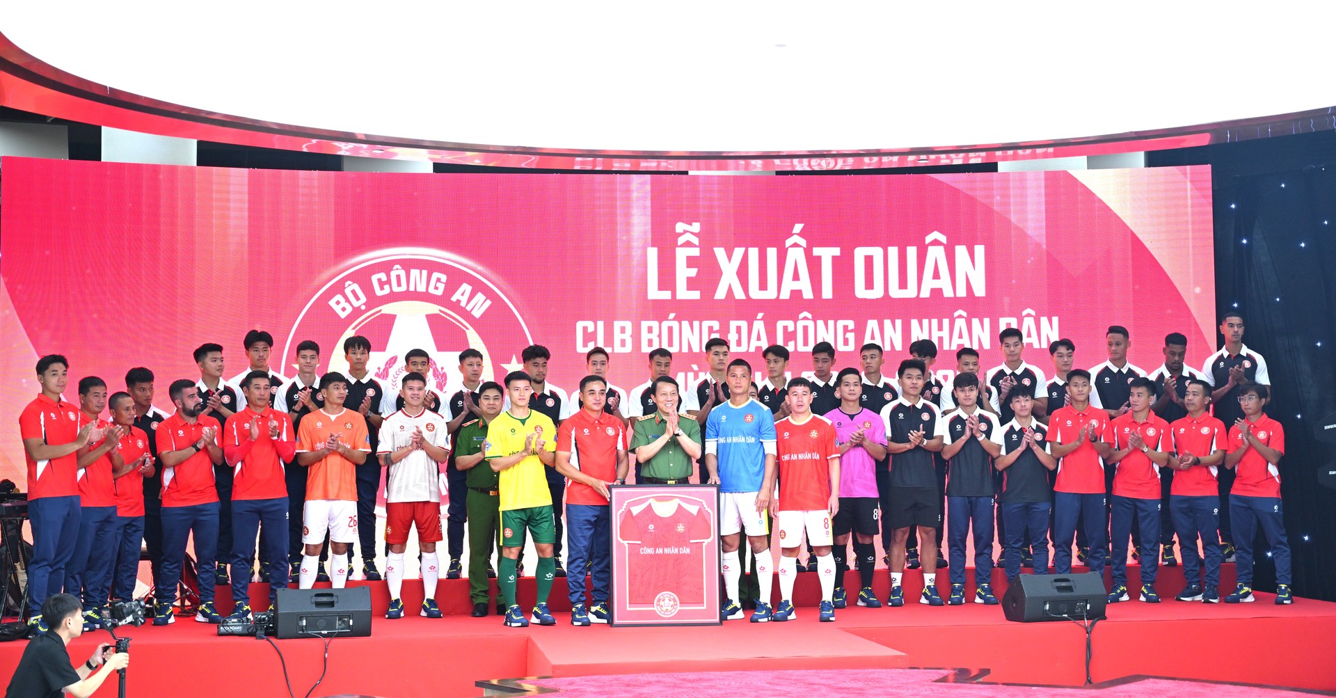 CÂU LẠC BỘ BÓNG ĐÁ CÔNG AN NHÂN DÂN XUẤT QUÂN MÙA GIẢI 2026-2027