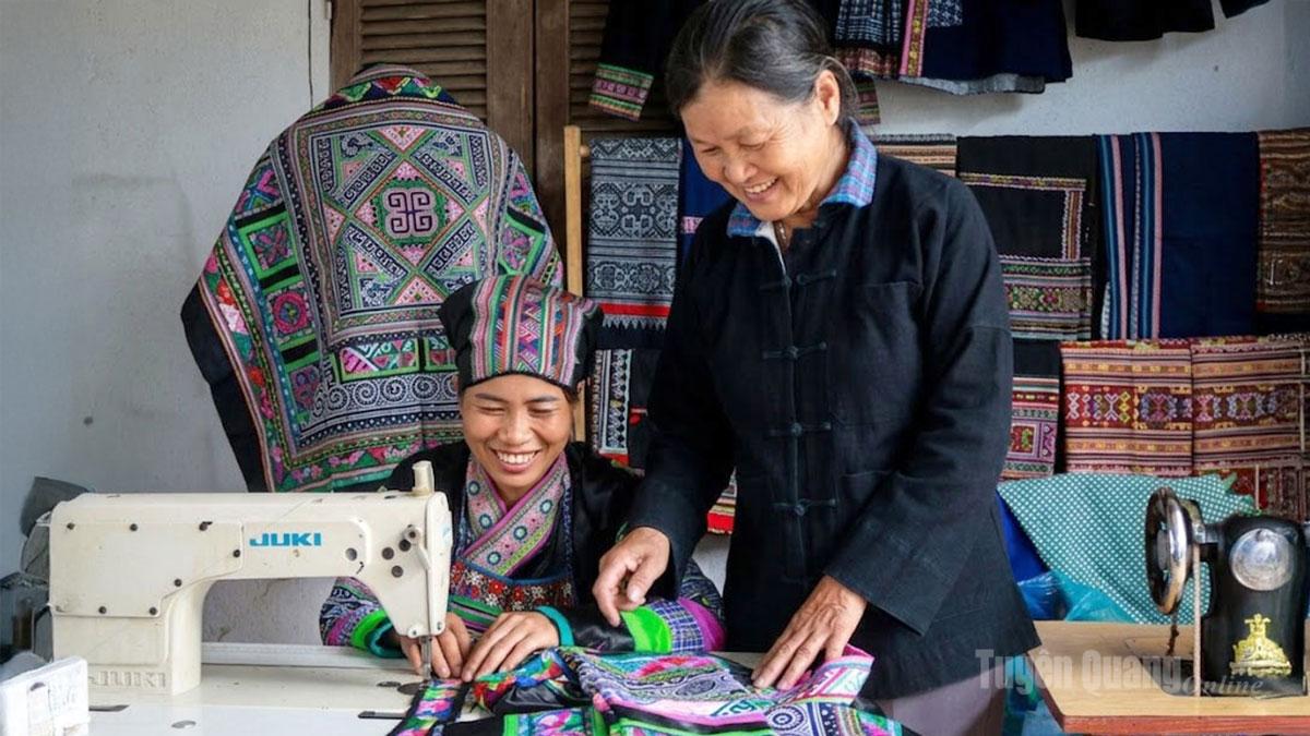 Ấm no trên bản người Bố Y